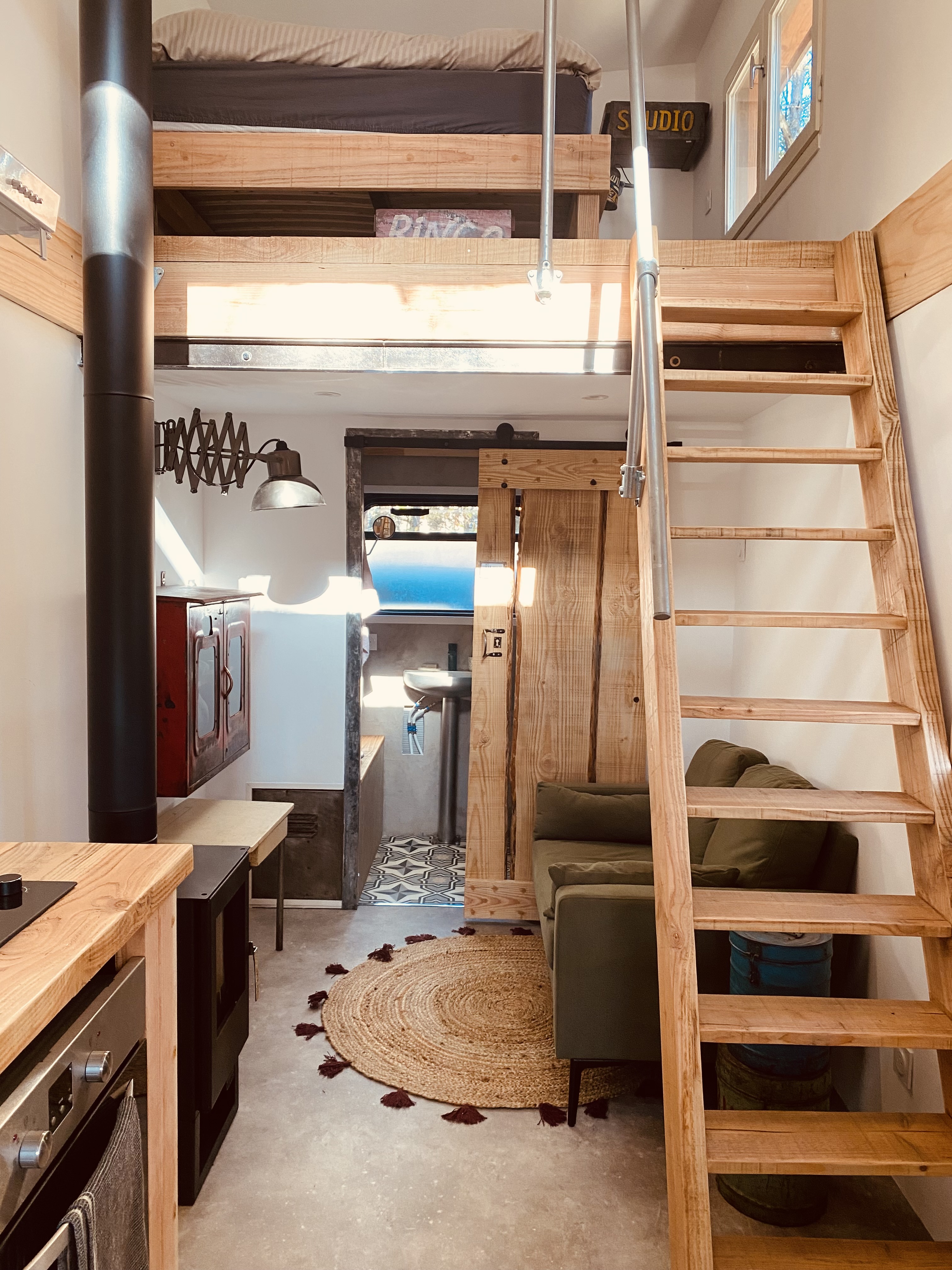 La Cabion — Tiny House avec spa à Gard à Nîmes — espace de vie