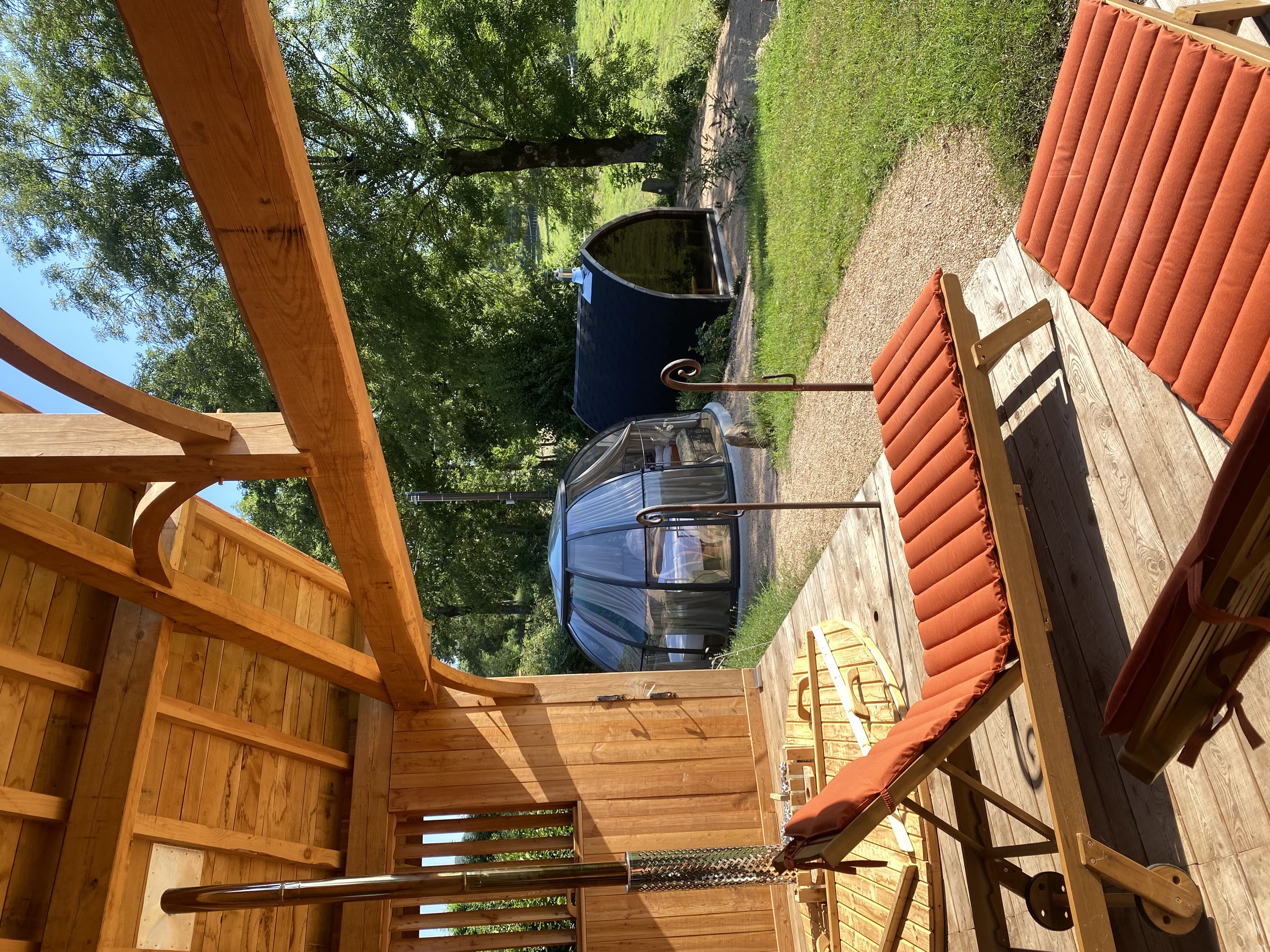 La Bougie perlée : un dôme enchanteur en Bourgogne à Varennes Sous Dun — détail architectural