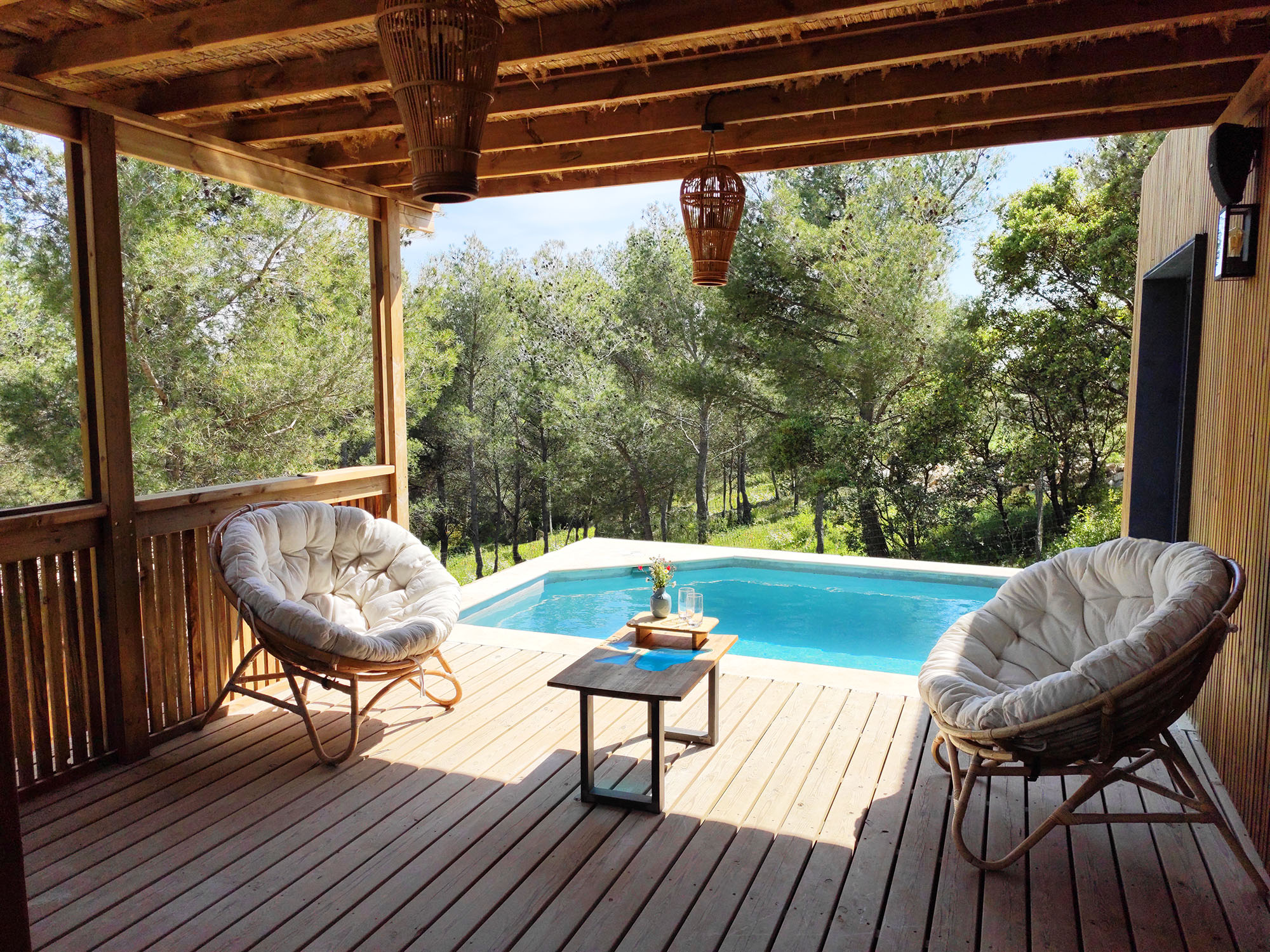Villa XXL Safari — Cabane sur pilotis avec piscine à Gard à Alès — environnement naturel