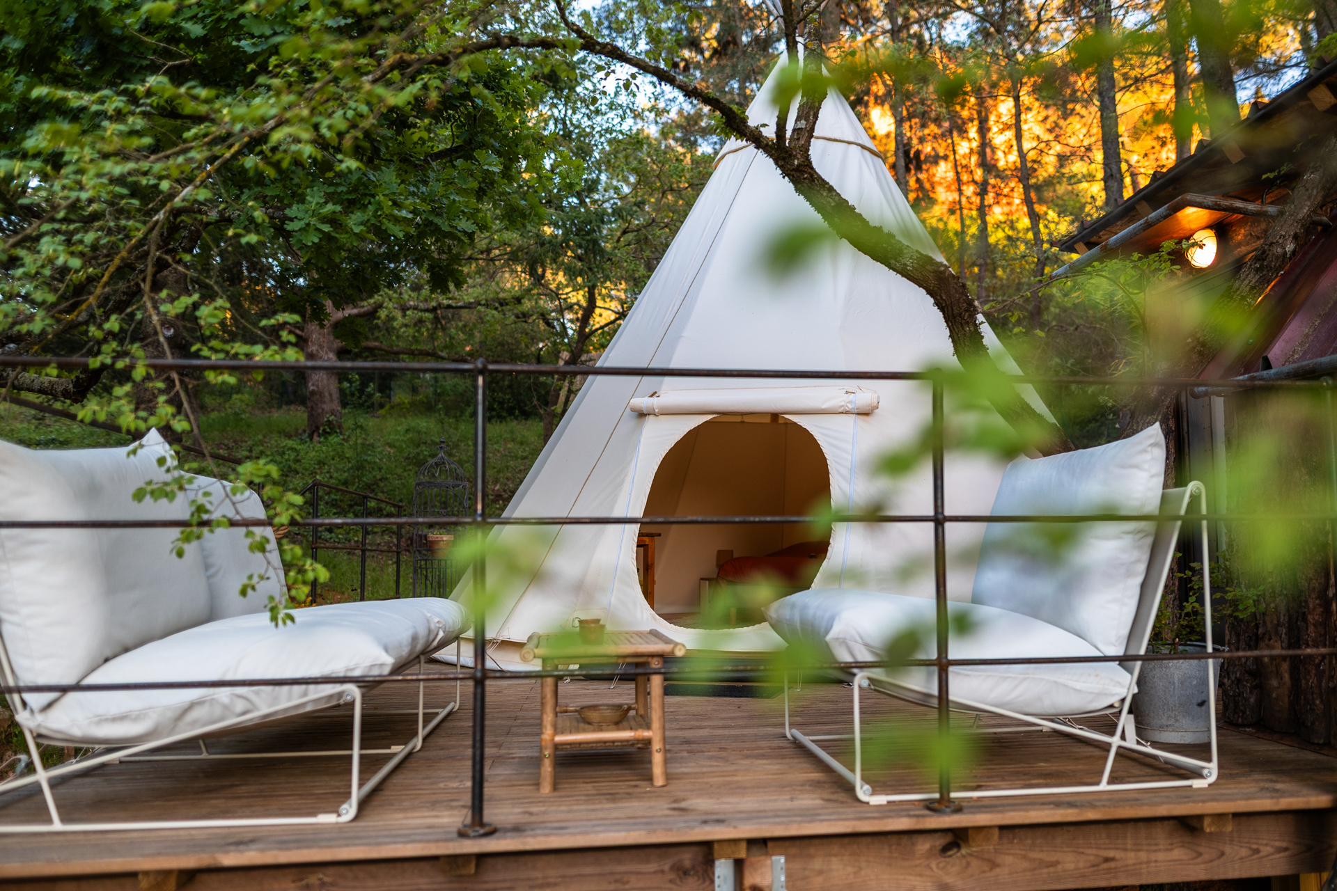 La Tribu des Ocres — Nuit conviviale dans un Tipi avec terrasse à Vaucluse