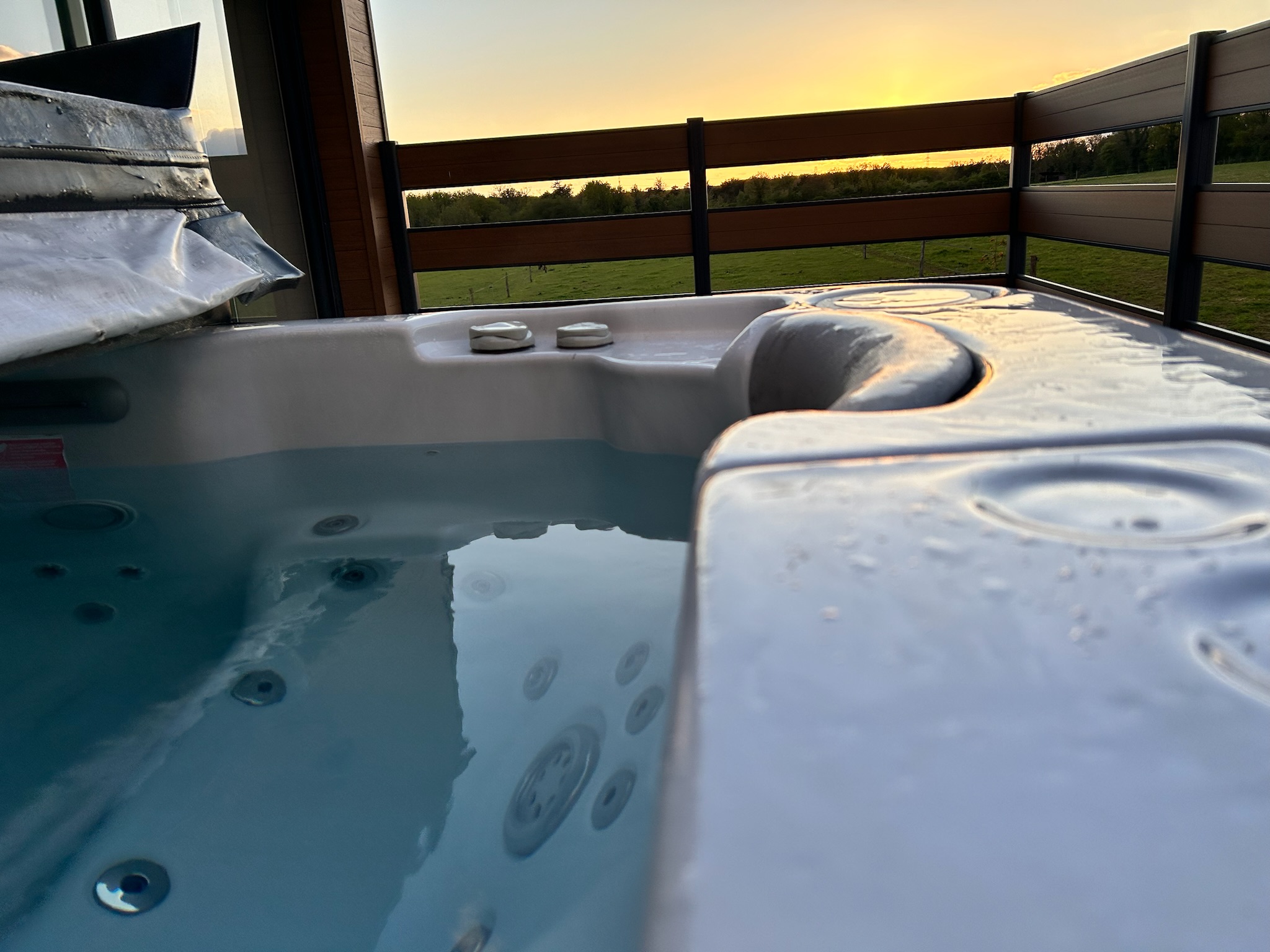 La Stabu des prés Hauts & Spa : une expérience inclassable à Preaux — vue intérieure
