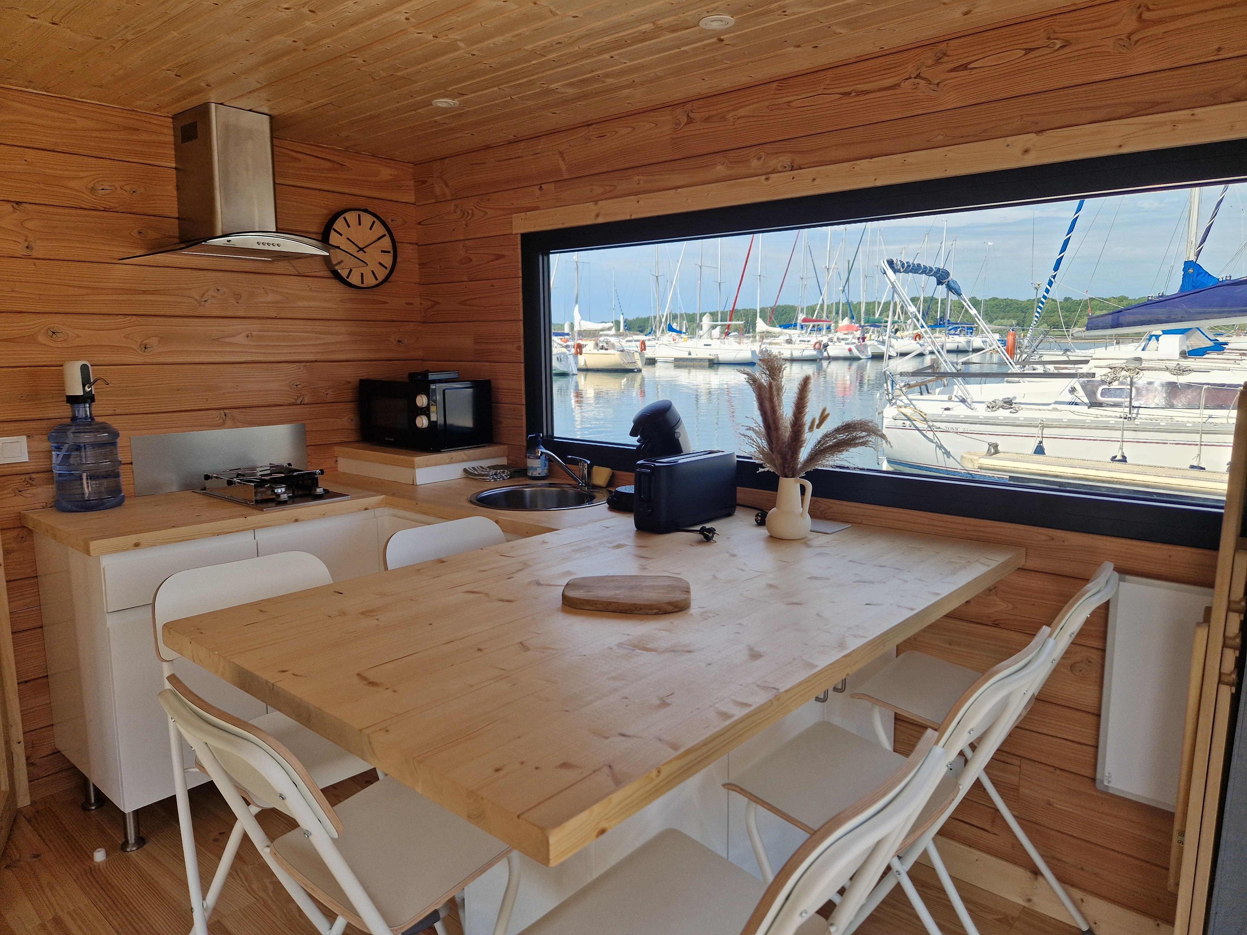 Fløtyll Giffaumont — Péniche écologique avec spa à Giffaumont (Haute-Marne) à Giffaumont — chambre