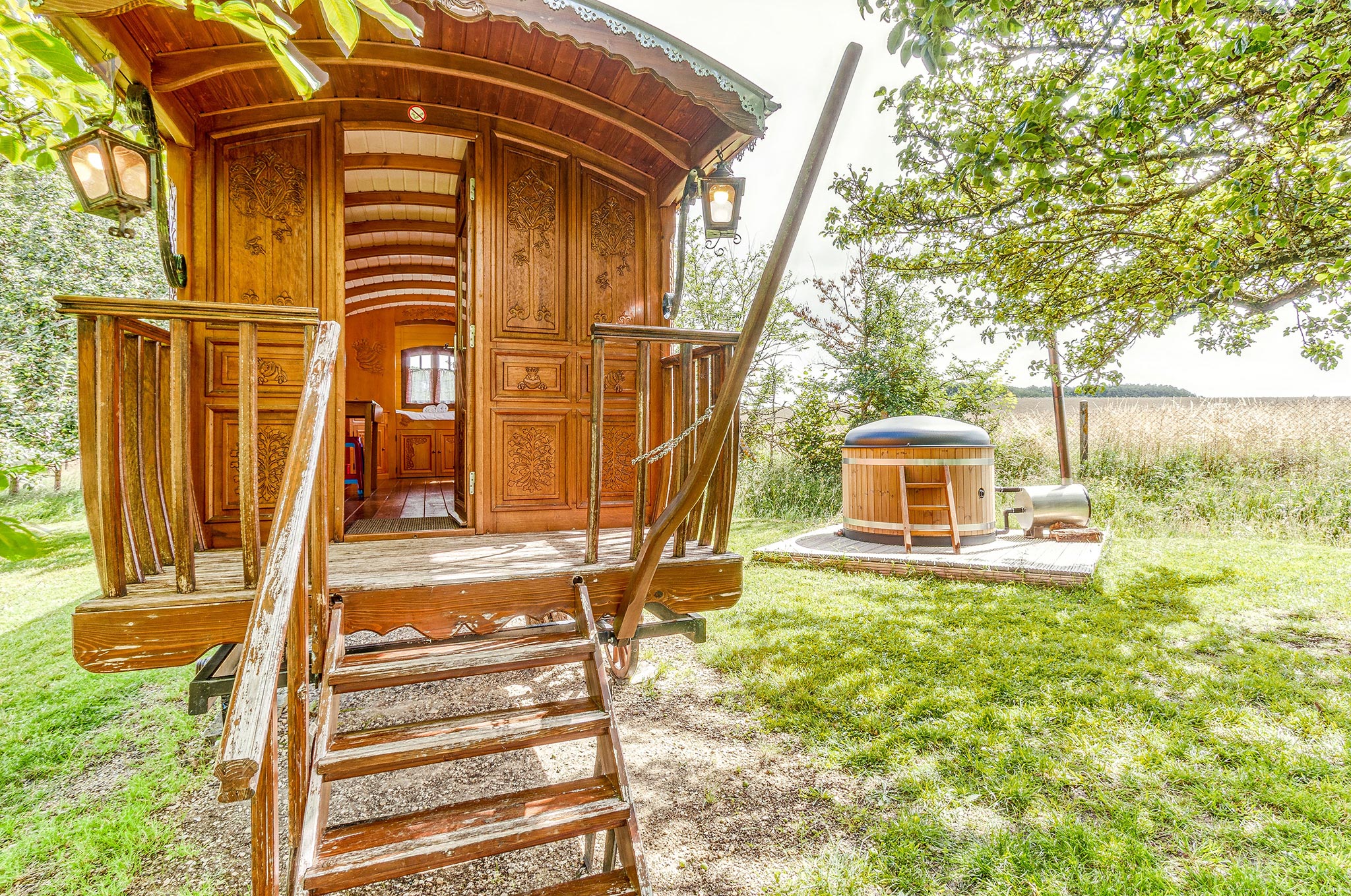 Évasion dans une roulotte spa au cœur de la nature — Roulotte à Descartes