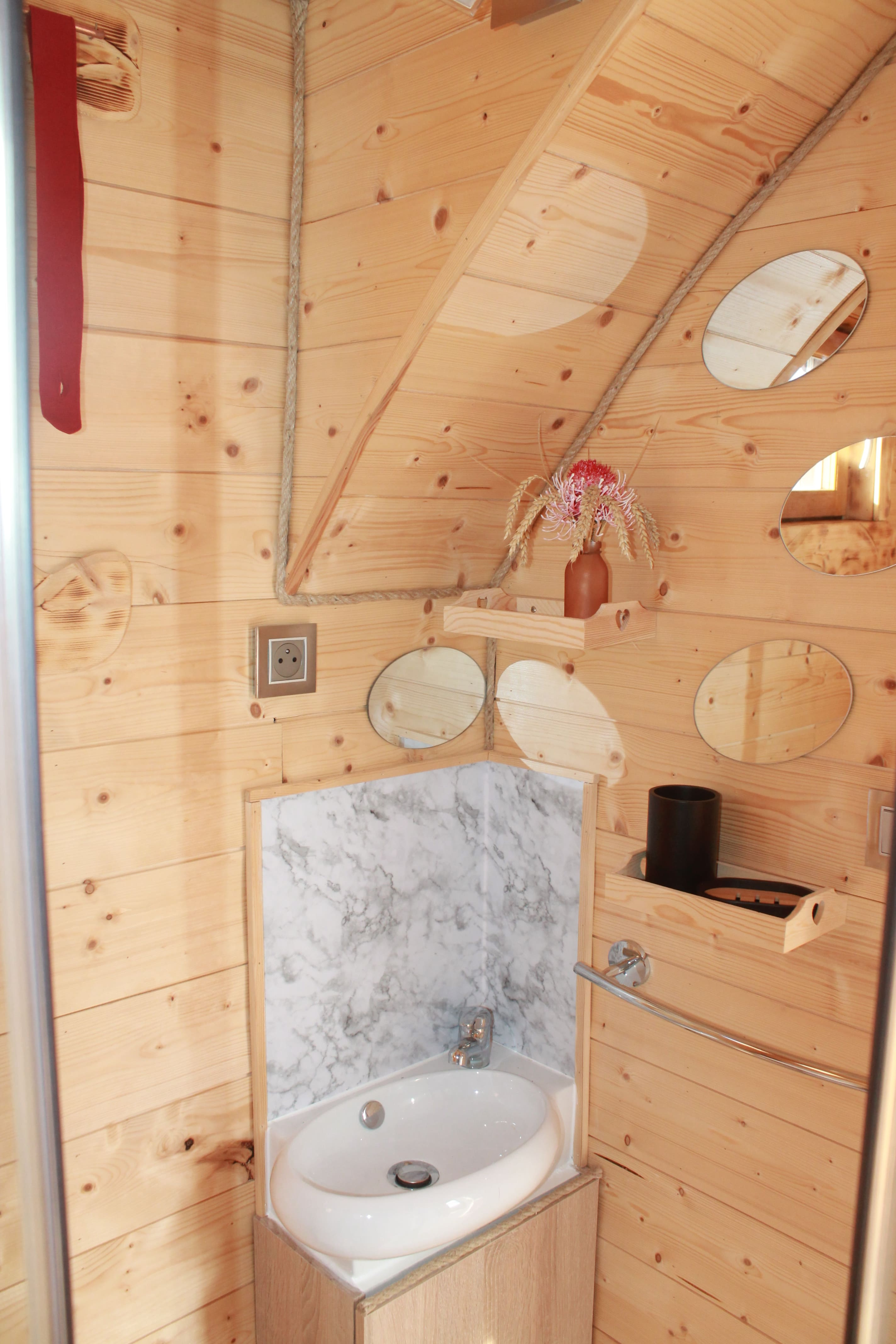 La Chaumière de Nélya : une cabane avec spa en pleine nature à Romain Sur Meuse — environnement naturel