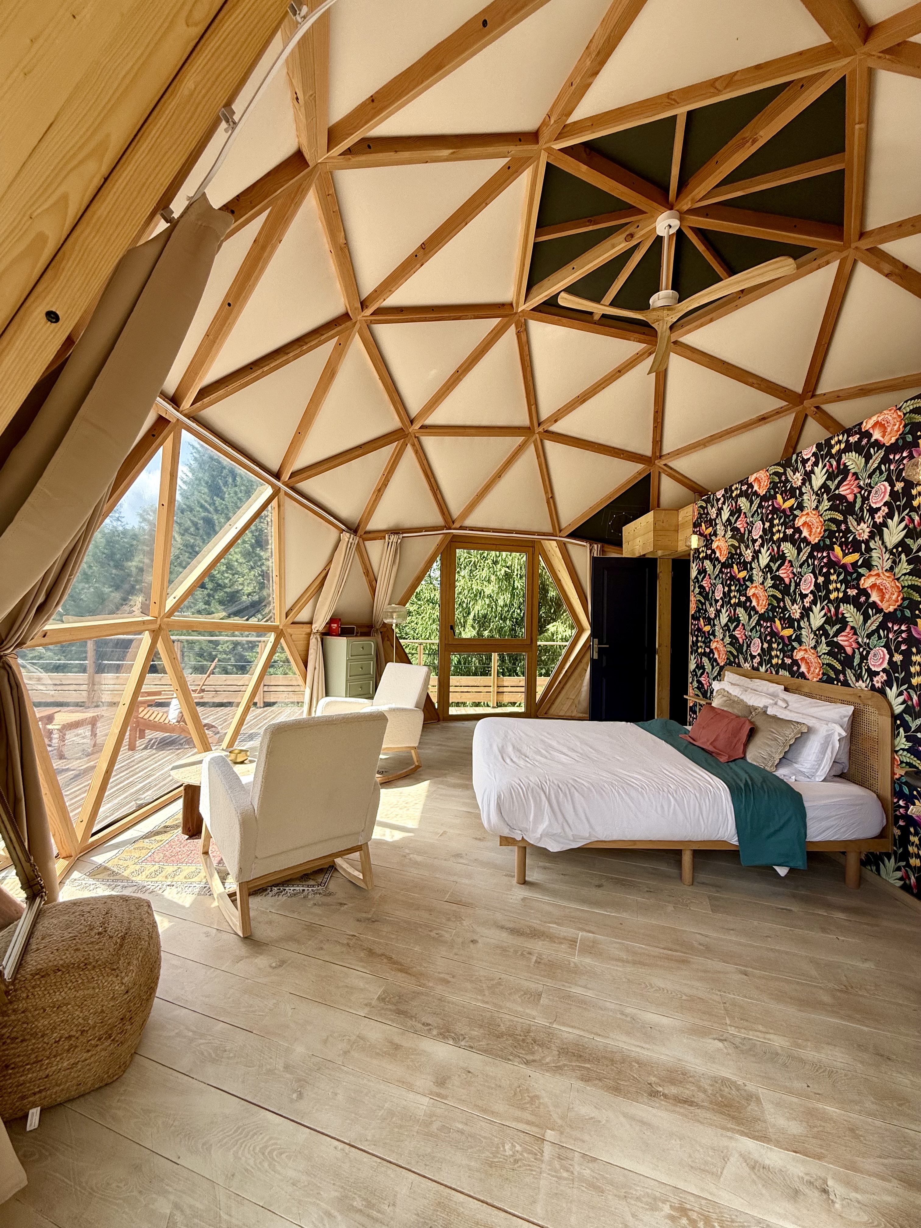 DÔME SWEET DÔME & Spa — Dôme avec spa à 7m en Vosges à Les Forges — espace de vie