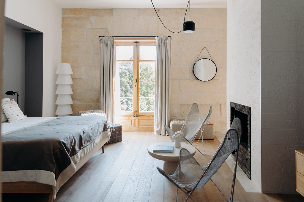 Suite Junior avec vue sur le jardin — Hébergement insolite avec spa à Hérault à Montpellier — espace de vie