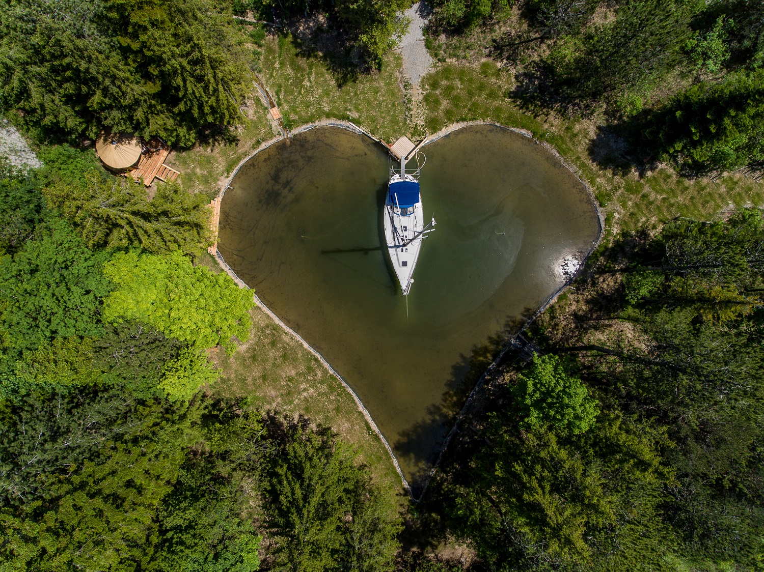 Photo 3/9 — Bateau « Le Voilier & Spa : une expérience flottante en Provence » à Saint Pierre D’Argençon Hautes-Alpes