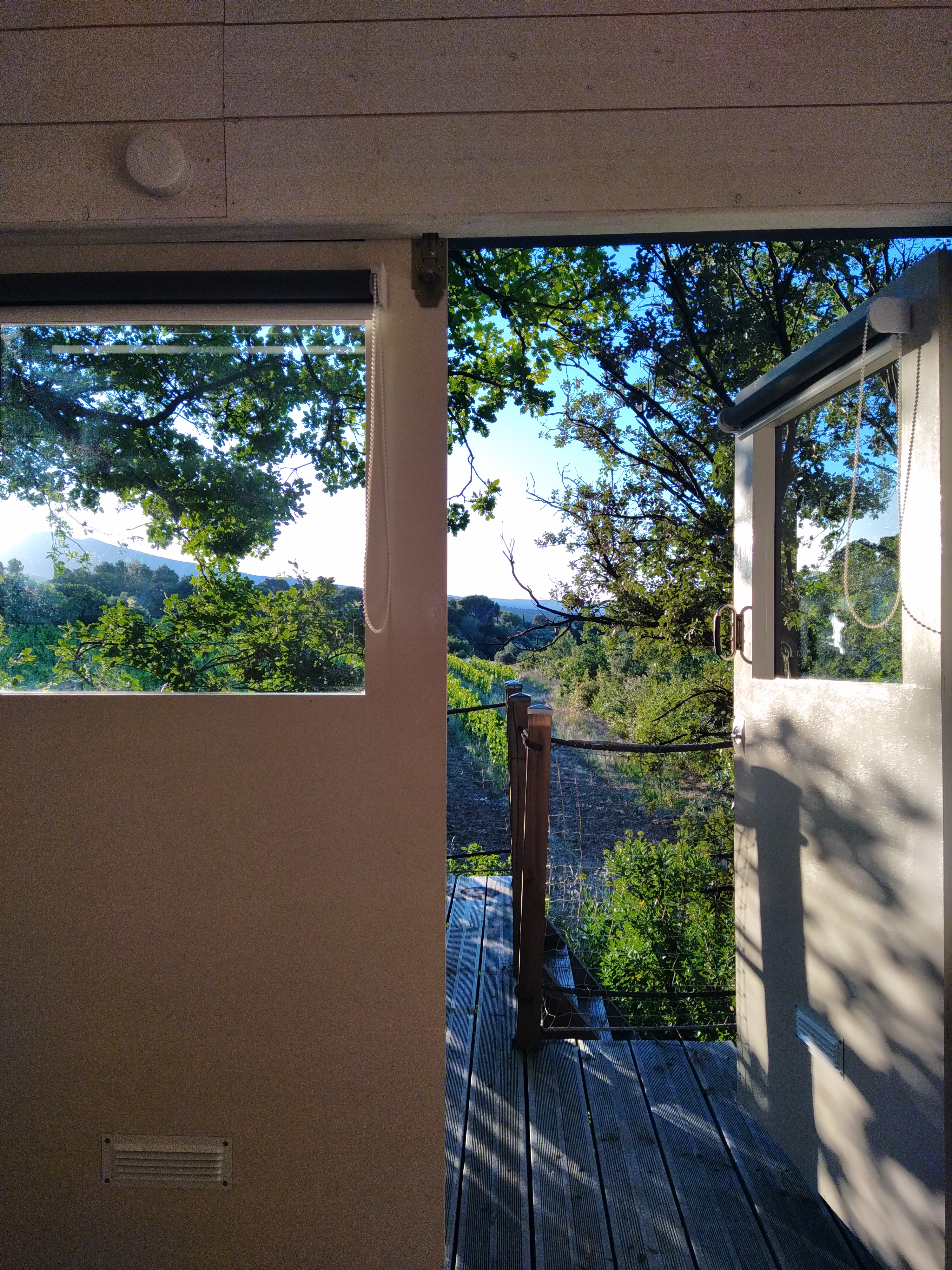 La Cabane du Ventoux — Cabane sur pilotis avec vue imprenable à Vaucluse à Fontaine-de-Vaucluse — environnement naturel
