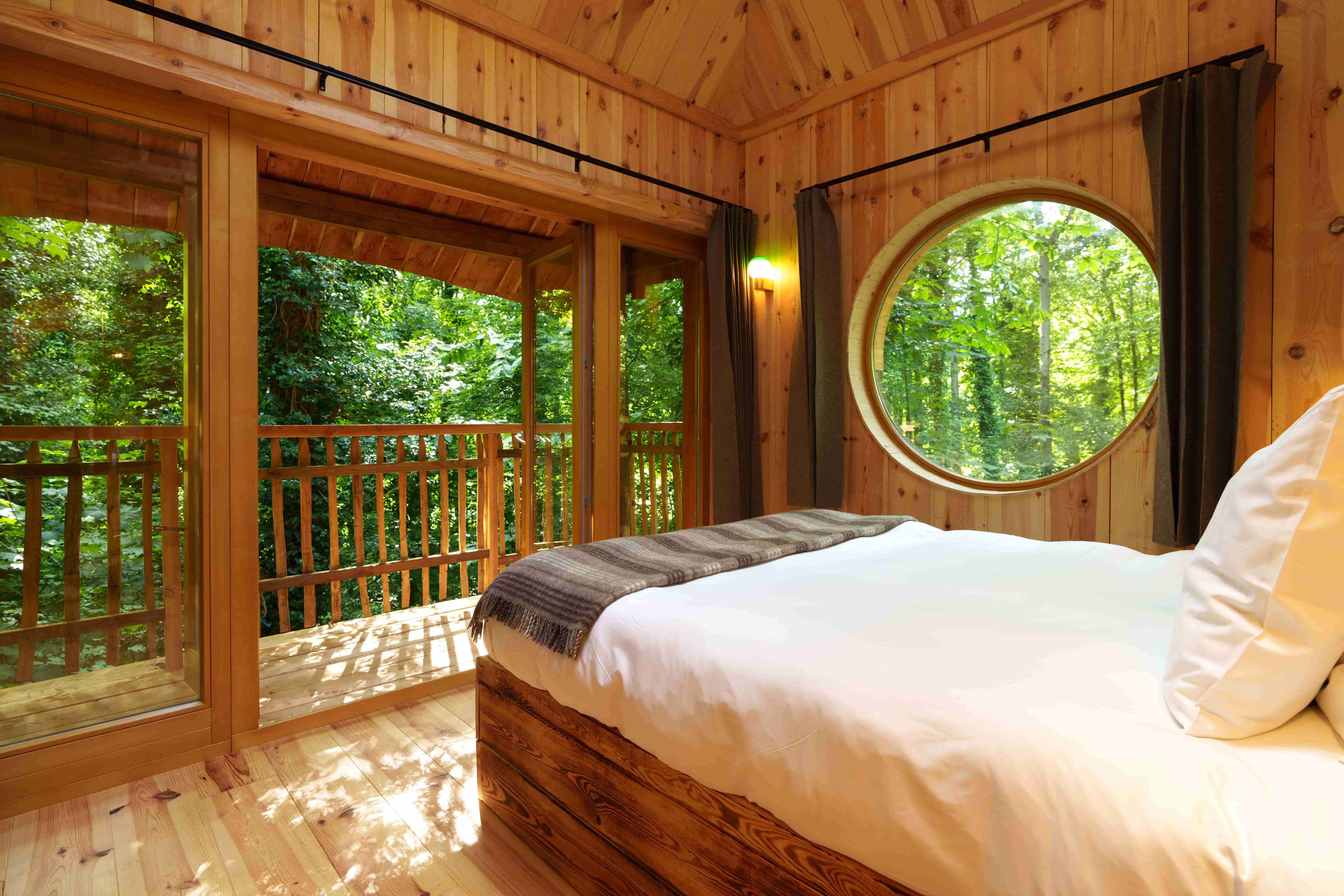 Photo 2/3 — Cabane « Cabane Spa Canopée : une expérience unique dans les arbres » à Raray Oise