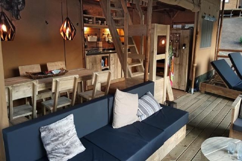 Safari Lodge : une expérience immersive en pleine nature à Batilly-En-Puisaye — salle de bain