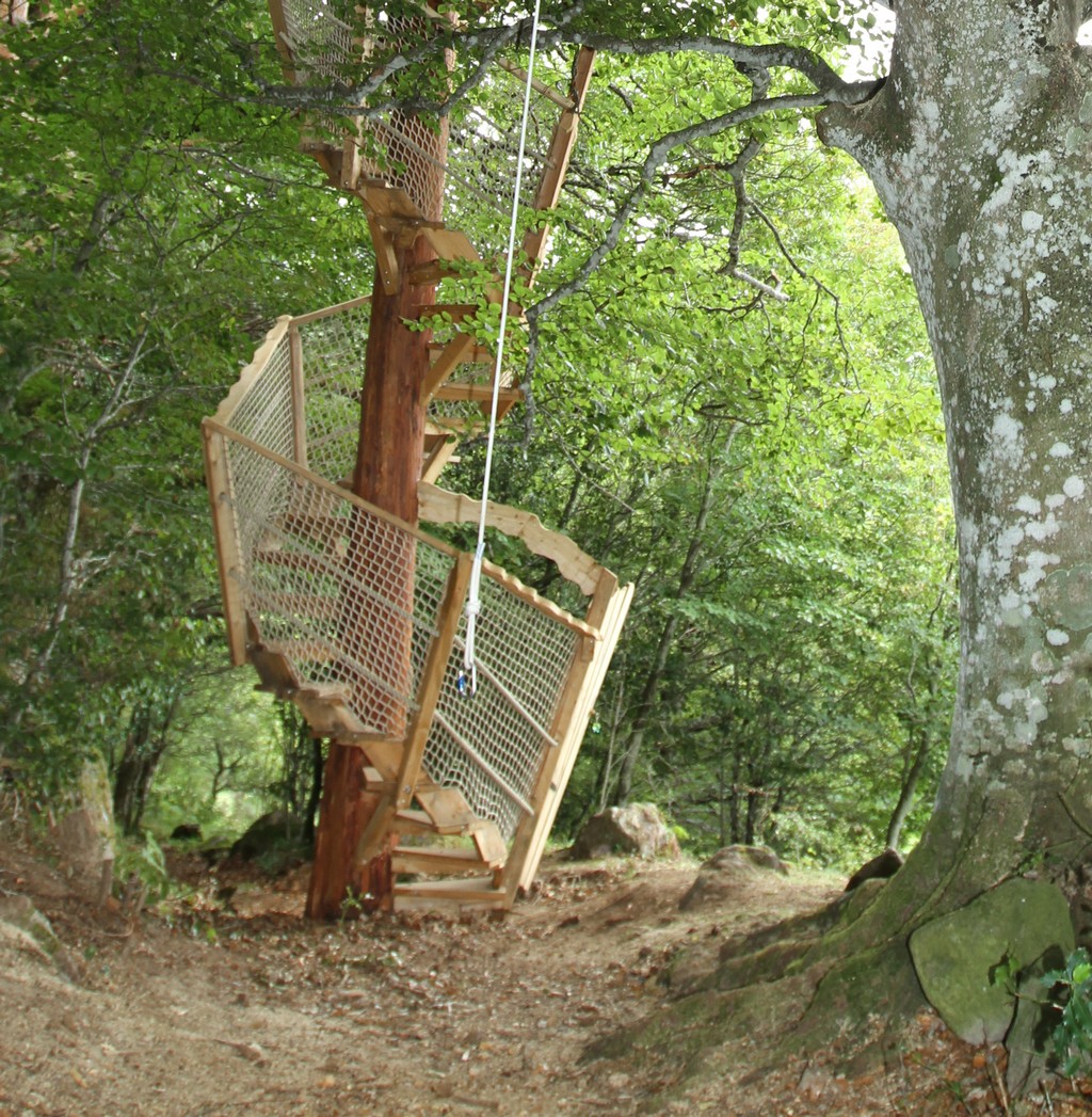 Cabane dans les arbres Migrateur : une évasion en Auvergne à St Simon — vue intérieure