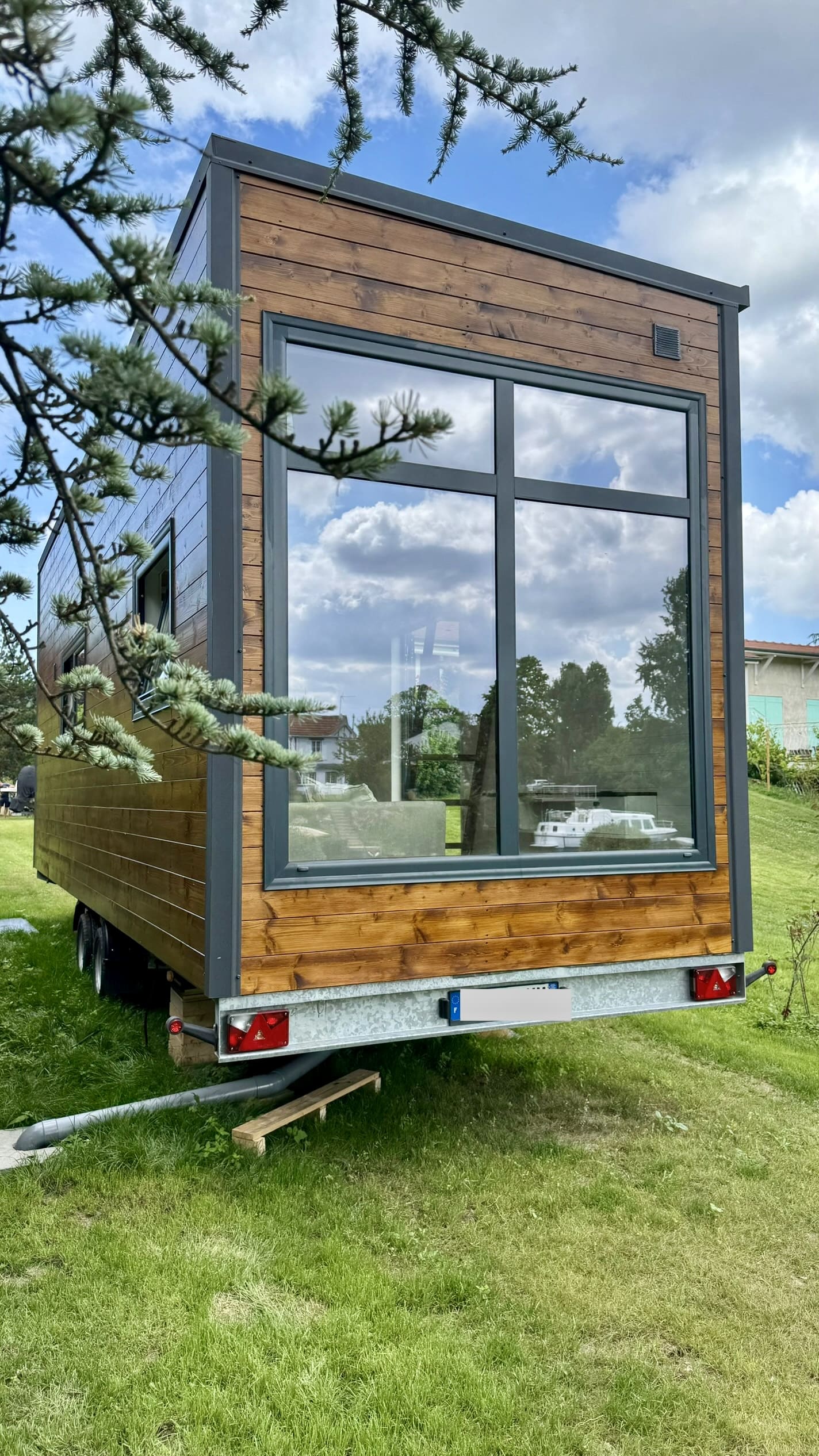 Tiny house au bord de l'eau — Séjour relaxant avec spa en Yvelines à Versailles — espace de vie