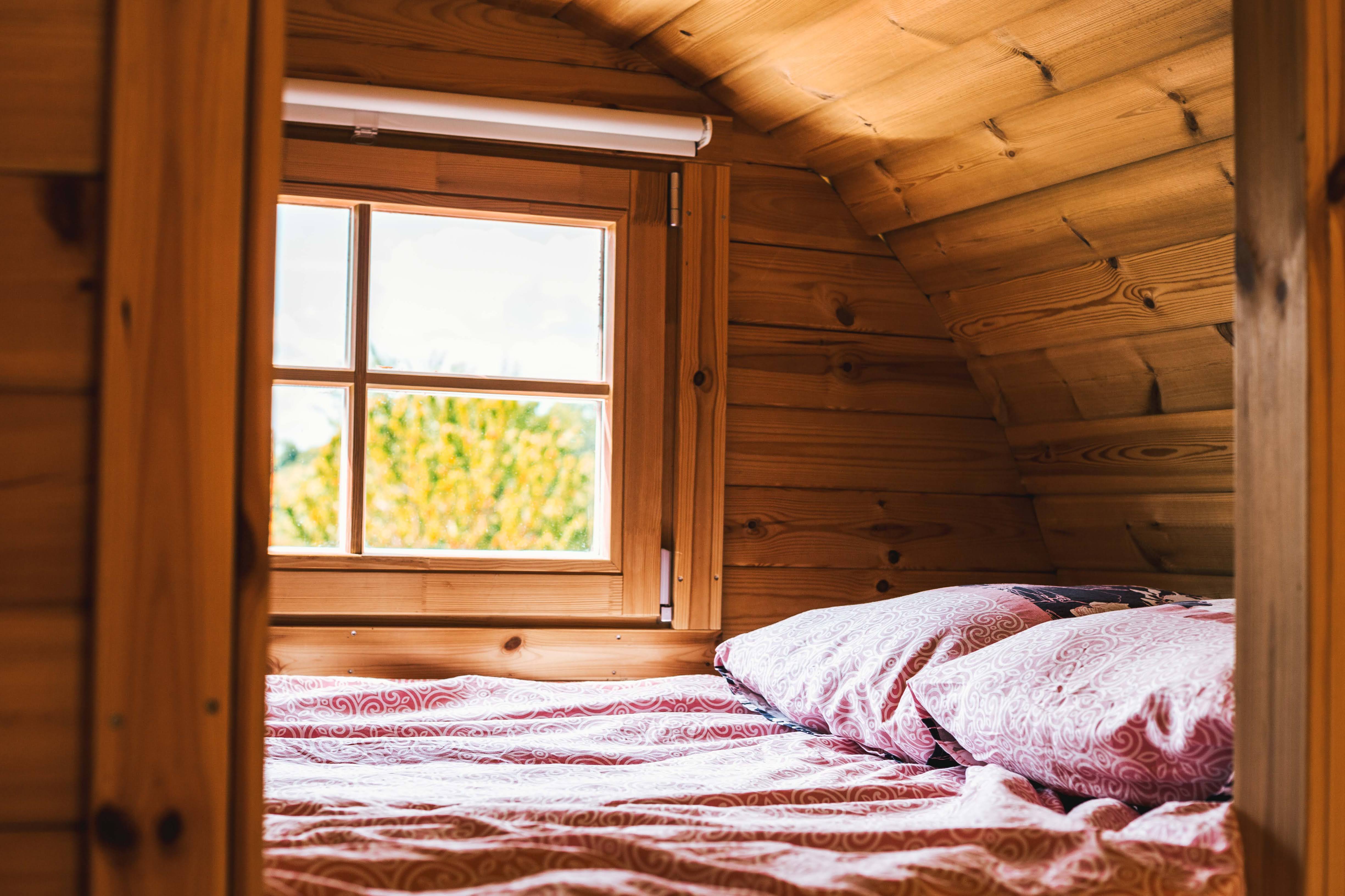 Tonneau en bois insolite — Hébergement avec spa à Saône-et-Loire à Autun — salle de bain