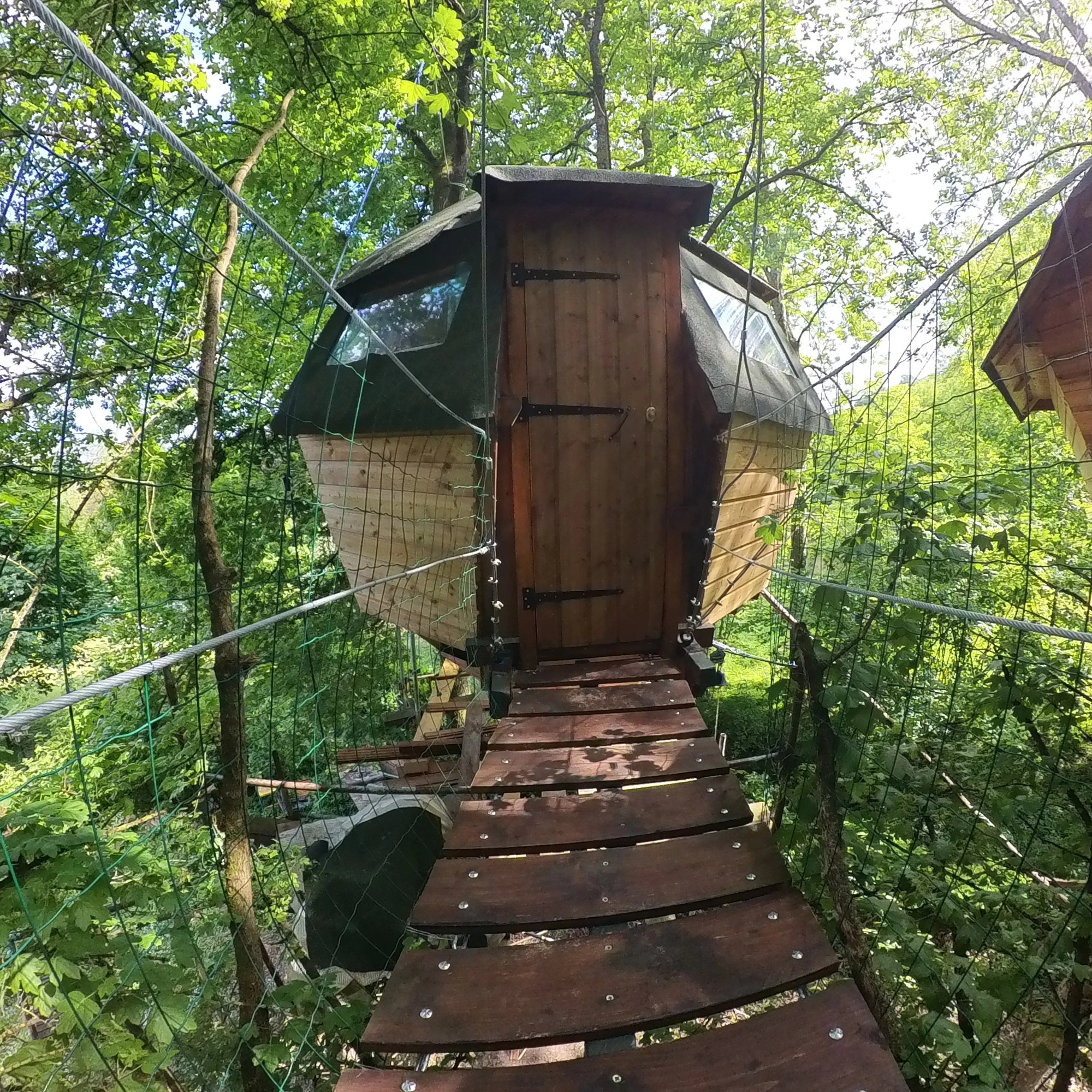 Le Nid des Farfadets : une cabane perchée au cœur de la nature à Chamigny — chambre