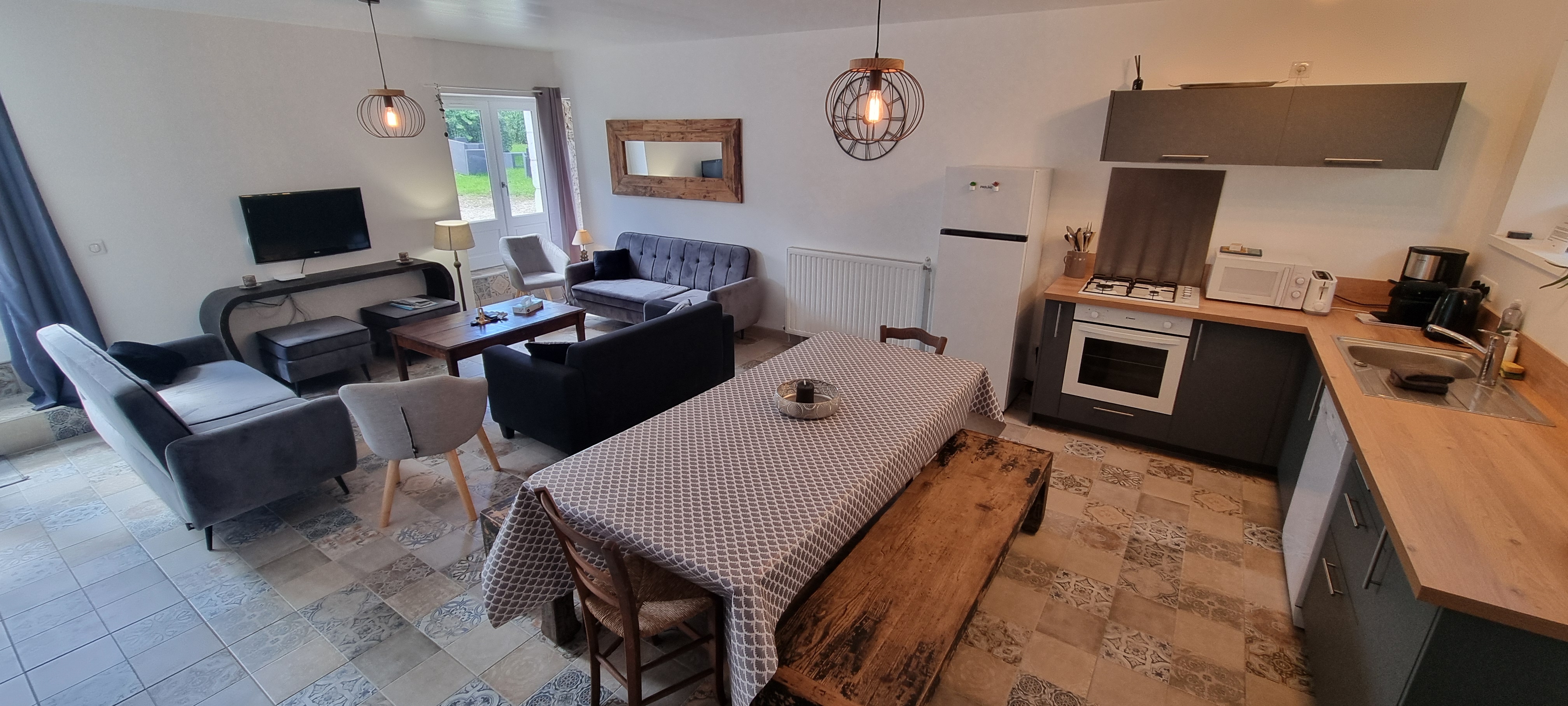 Gite La Petite Clavelie — Maison avec Spa à Dordogne à Alles-sur-Dordogne — chambre