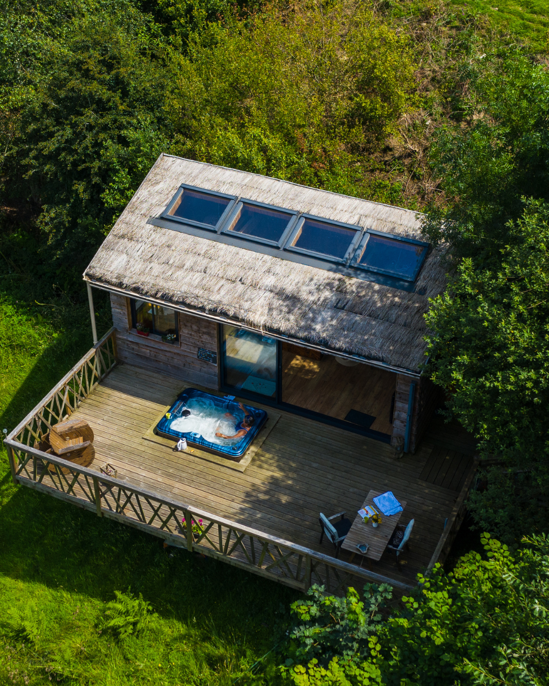 Cabane perchée & Spa — Nuit romantique en Bretagne