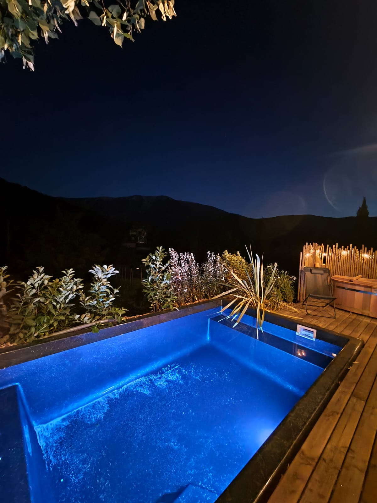 LODGE DES BARONNIES — Maison insolite avec spa et piscine à Drôme à Die — espace de vie