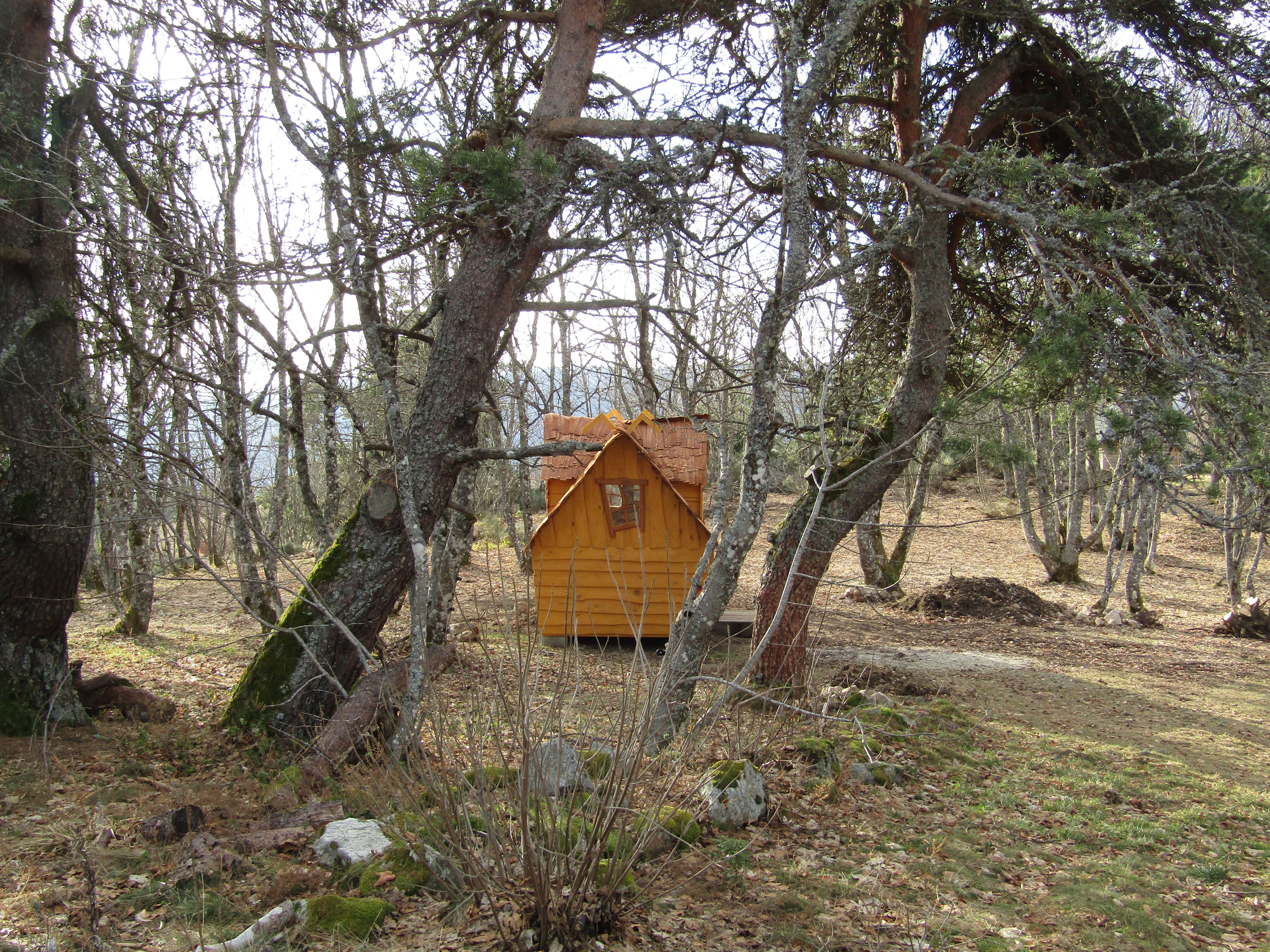 Cabane Carabosse : un séjour enchanteur en pleine nature à Cros De Géorand — vue intérieure