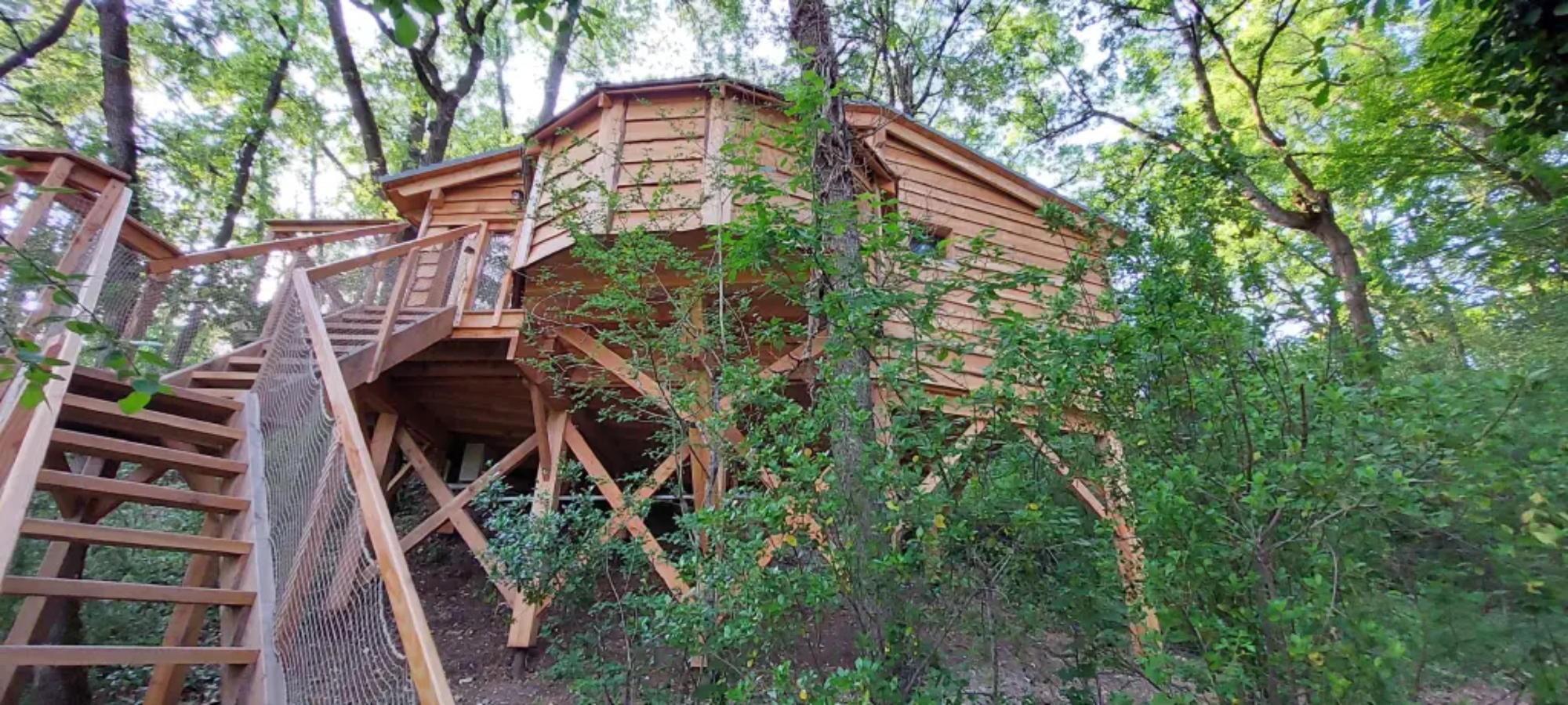 Cabane perchée GAIA — Nuit avec spa à Sarrant (Gers) à Sarrant — espace de vie