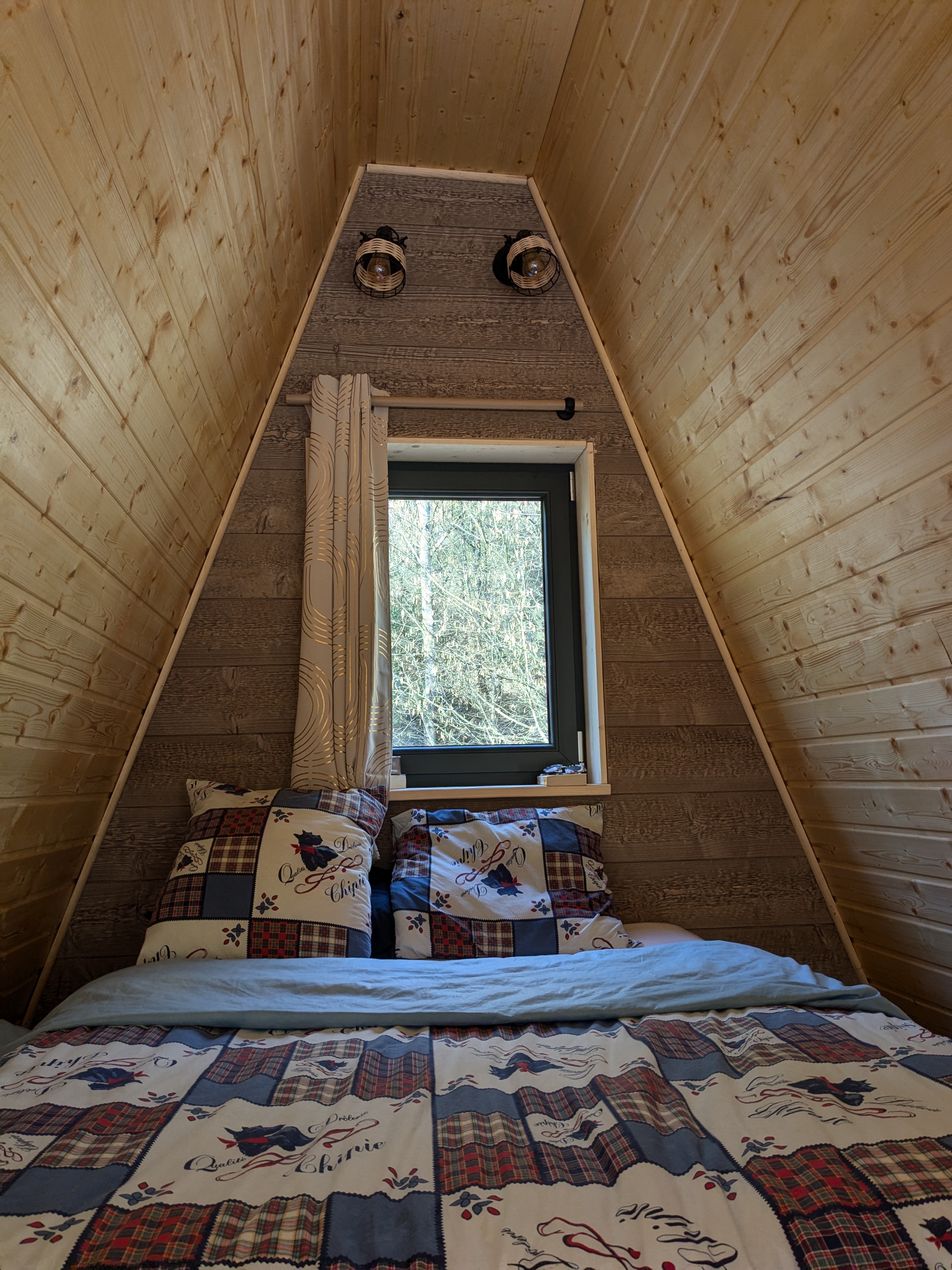 Le petit sabotier — Cabane avec vue sur la forêt en Moselle à Metz — espace de vie