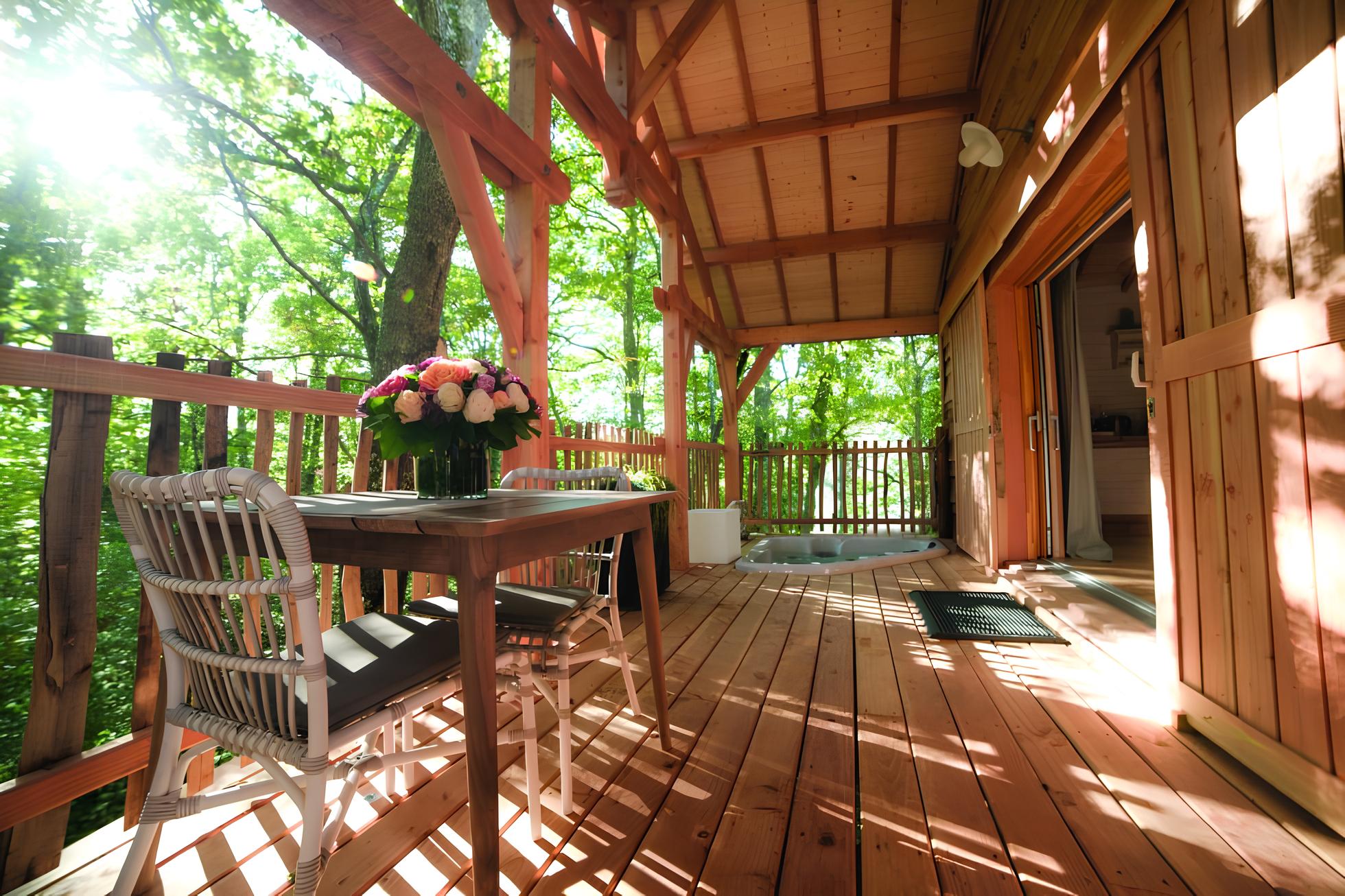 Lodge Natura & Spa — Cabane dans les arbres avec spa à 4m en Gironde