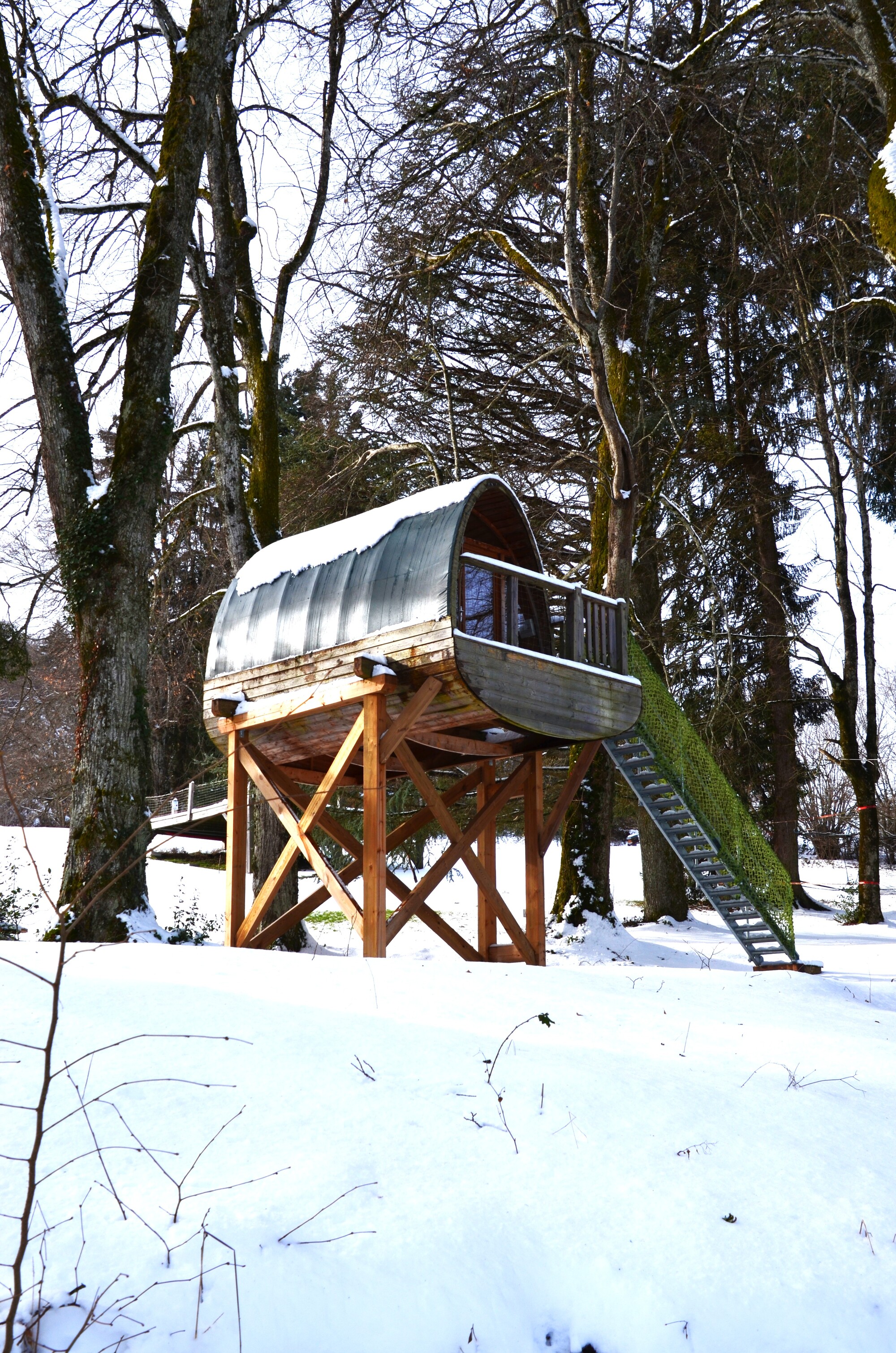 Cabane accès Escalier & Spa privatisable — Cabane dans les arbres à Isère à Voreppe — cuisine