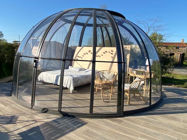 Le Dôme Cristal — Bulle avec vue panoramique à Deux-Sèvres à Argentonnay — salle de bain