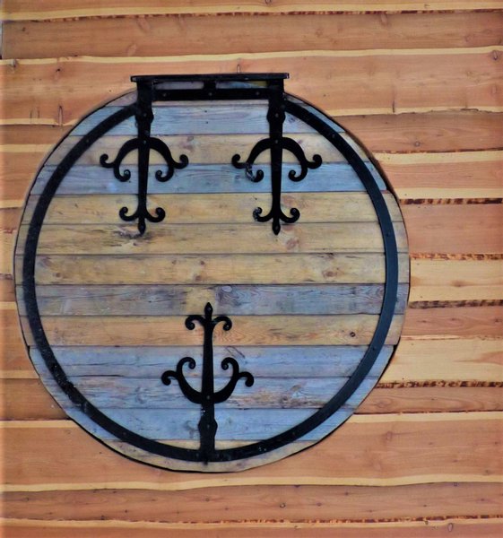 Cabane du Hobbit : une expérience immersive au bord du lac à Condat-En-Combraille — salle de bain