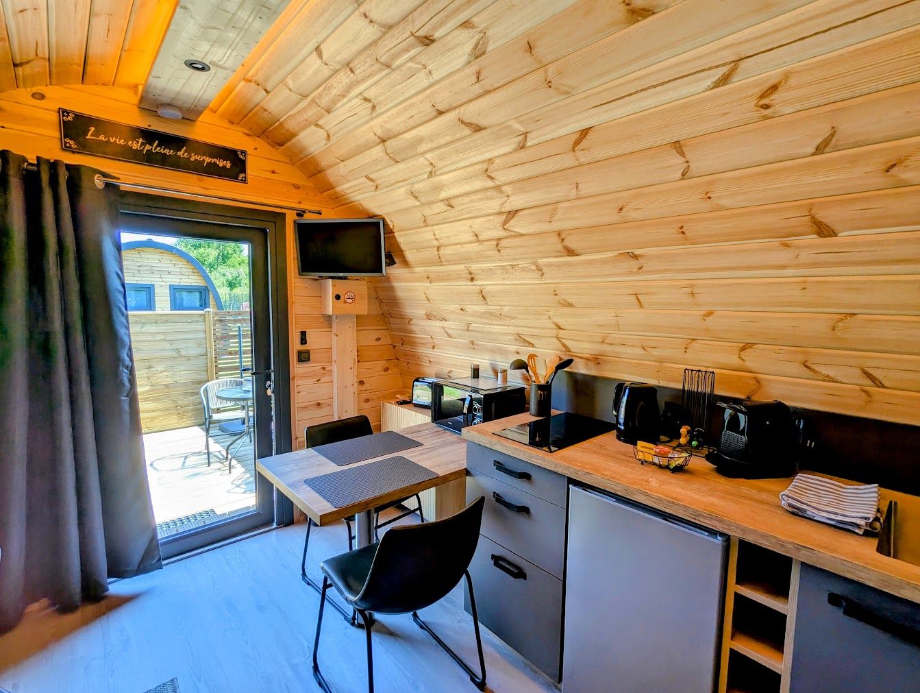 Pod CHARME — Séjour cocooning avec spa à Rainville (Vosges) à Rainville — chambre
