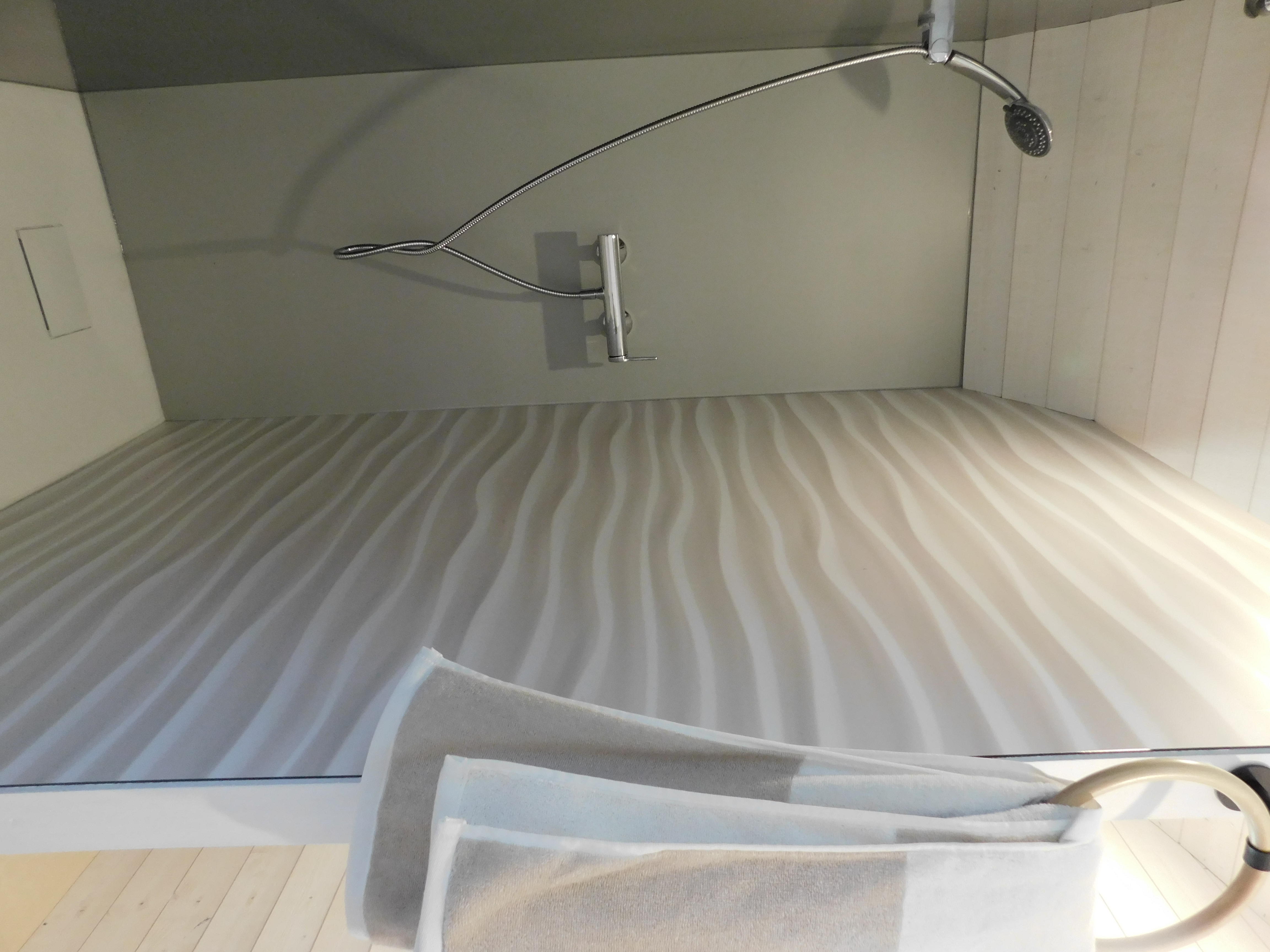 Roulotte Pura Vida — Séjour exotique avec spa à Gard à Nîmes — cuisine