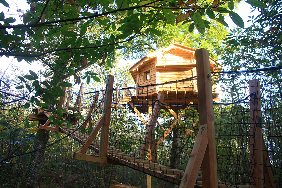 Cabane du Funambule — Nuit perchée à 8m en Dordogne