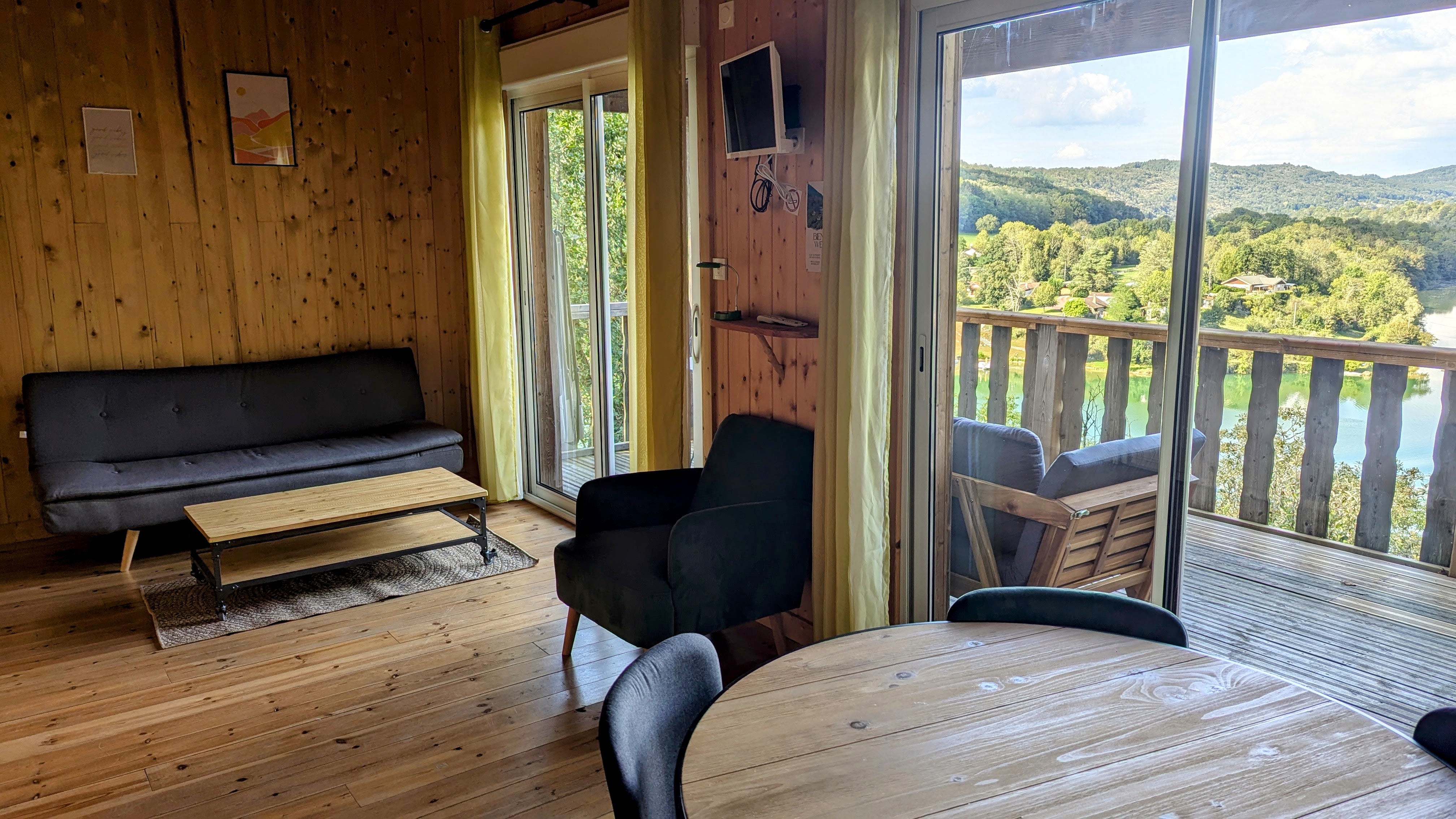 Lodge du Bétet — Cabane sur pilotis avec spa à Ain à Serrières-Sur-Ain — environnement naturel