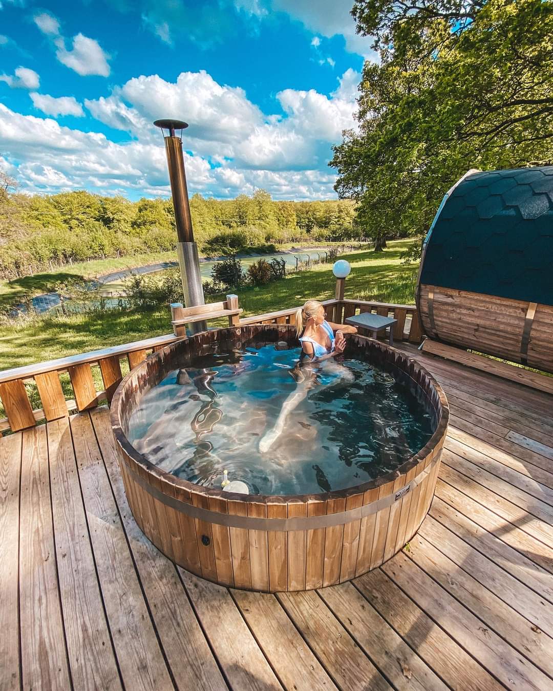 Évasion dans une cabane spa perchée en Basse-Normandie à Saint-Sever-Calvados — salle de bain