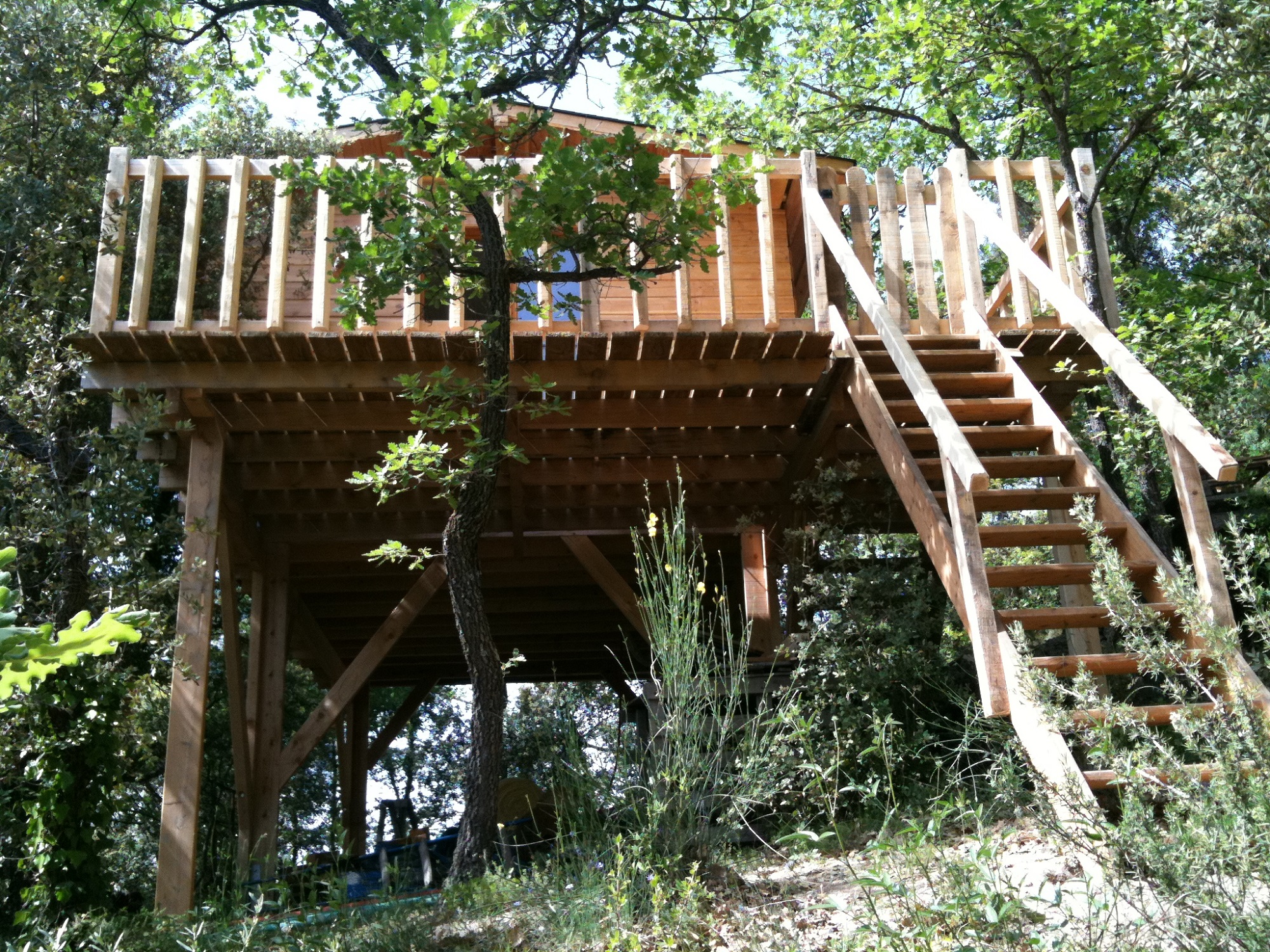 La Cabane des Amoureux : une échappée romantique sur pilotis à Barjols — salle de bain