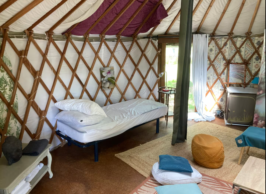 Yourte 2 — Séjour éco-conçu avec spa à Peysoup en Gironde à Peysoup — cuisine