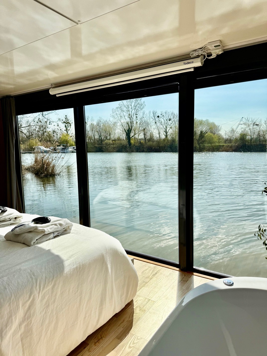 La Dolce Vita & Spa — Péniche avec spa à Moselle à Metz — salle de bain