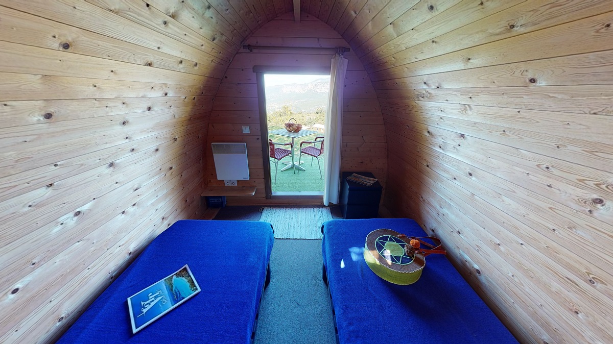 Un pod enchanteur au cœur de la nature provençale à Aiguines — salle de bain