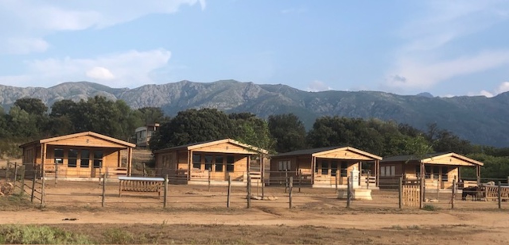 Un chalet romantique au cœur de la Corse à Occhiatana — espace de vie
