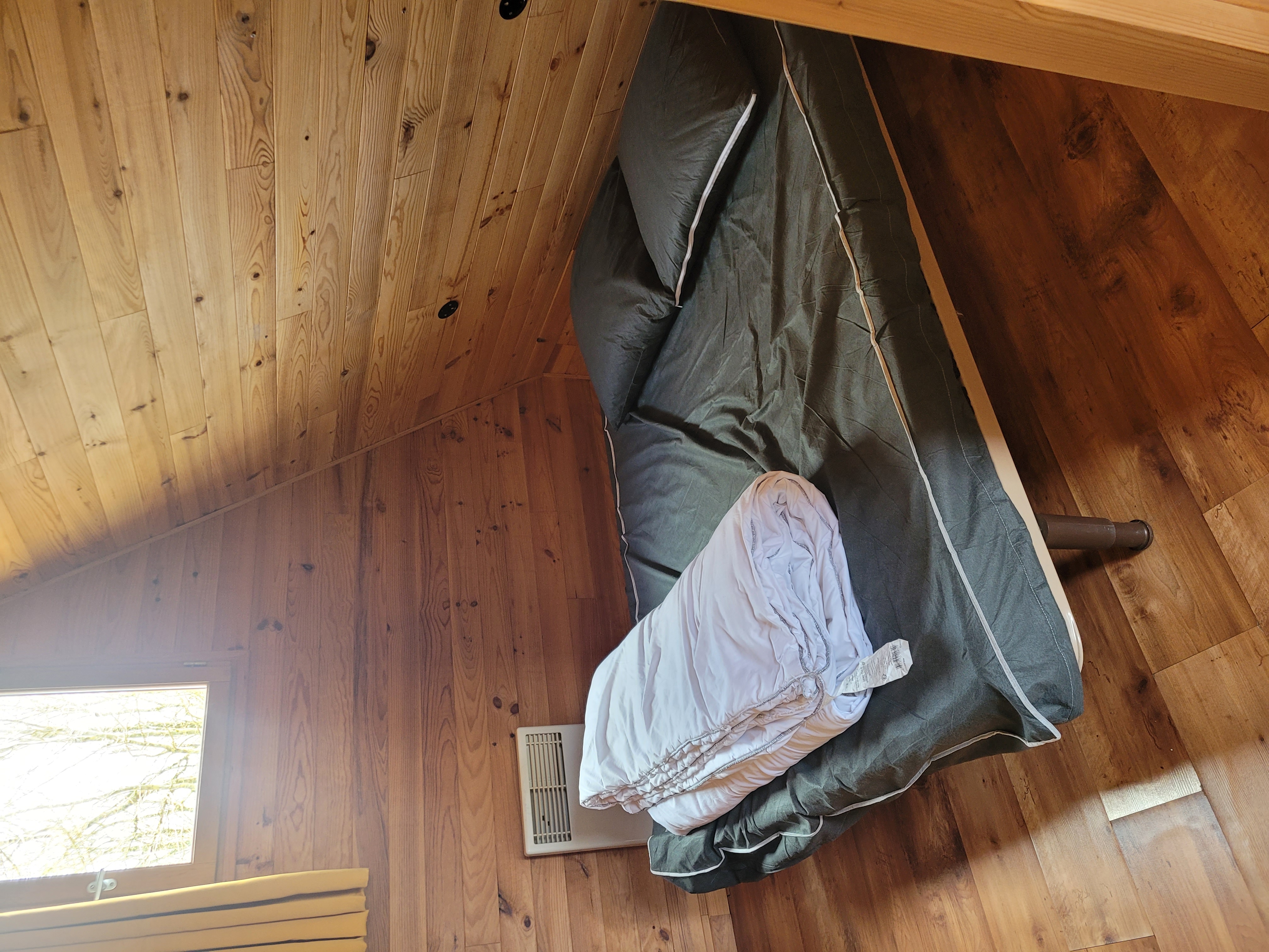 Chalet le Merle — Cabane avec spa à Haute-Marne à Narcy — chambre