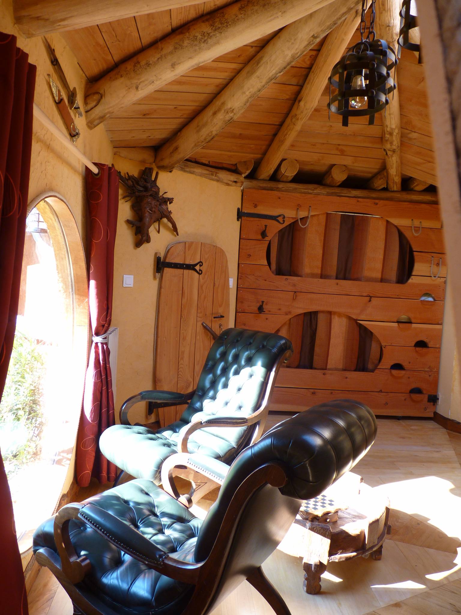 La Cabane-Spa Hobbit : une expérience immersive en Aquitaine à Salignac-Eyvigues — vue depuis la terrasse
