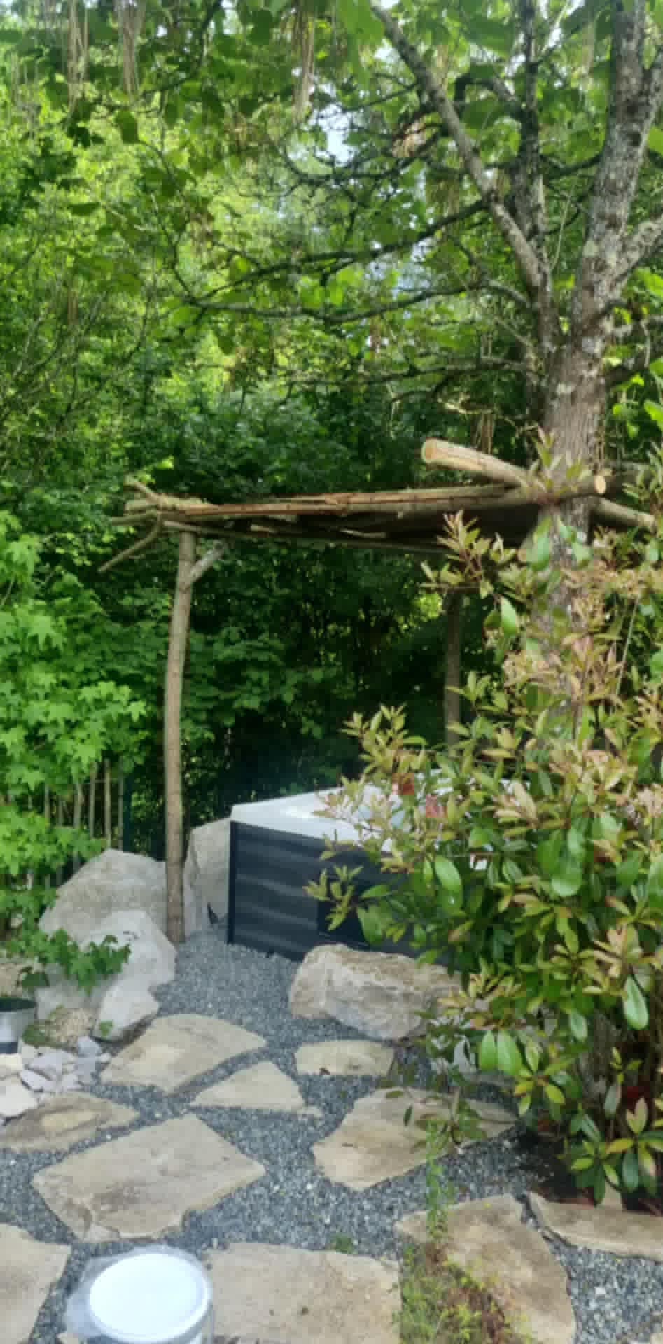 Le refuge & Spa — Pod avec jacuzzi à Haute-Saône à Andelarrot — chambre