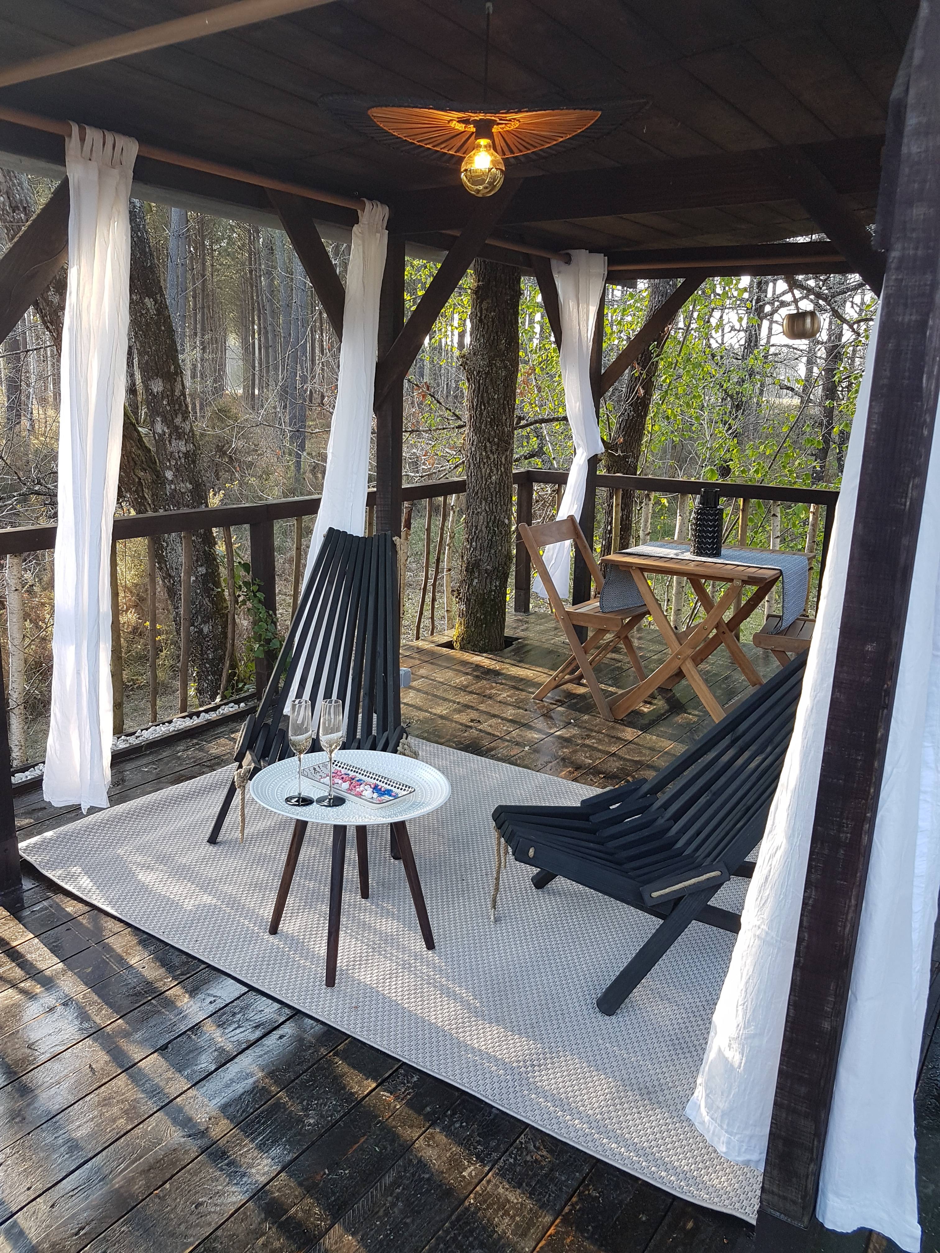 Cabane Réminiscence et Spa : une évasion dans les arbres à Origne — chambre