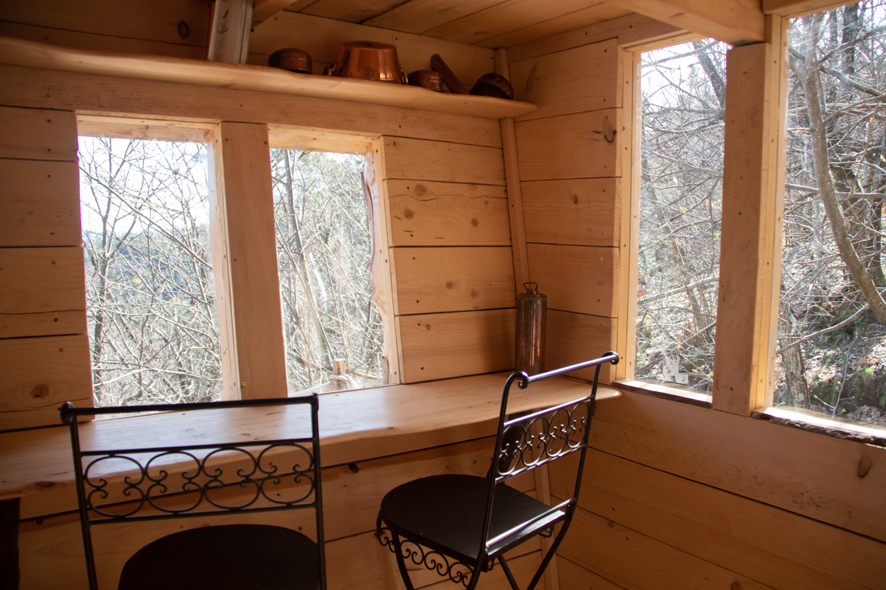 La Cabane d'Émerveille : un refuge enchanteur en Languedoc-Roussillon à Mialet — salle de bain