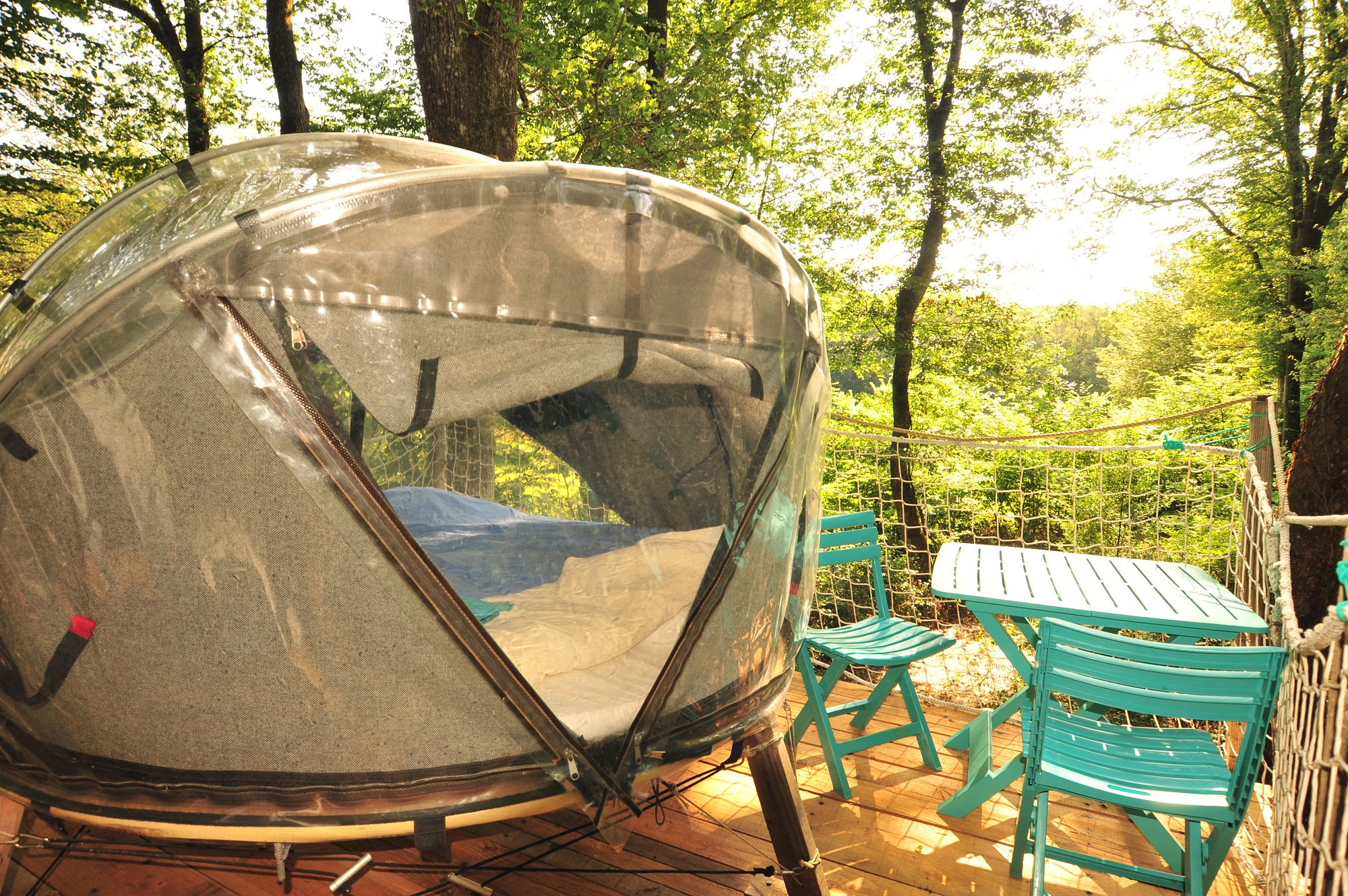 Vivez l'expérience unique d'une nuit dans une bulle suspendue en Franche-Comté à Mont Sous Vaudrey — vue depuis la terrasse