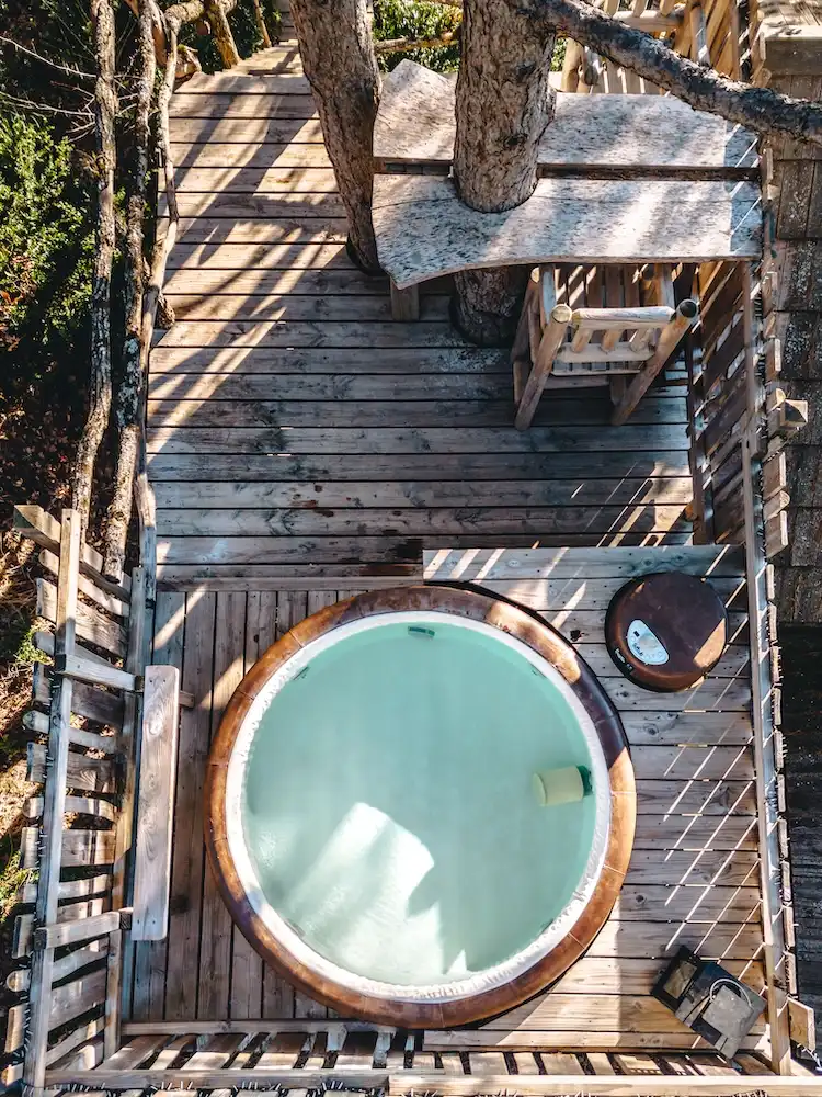 Épine Vinette & Spa — Cabane dans les arbres avec spa à Hautes-Alpes à Réallon — chambre