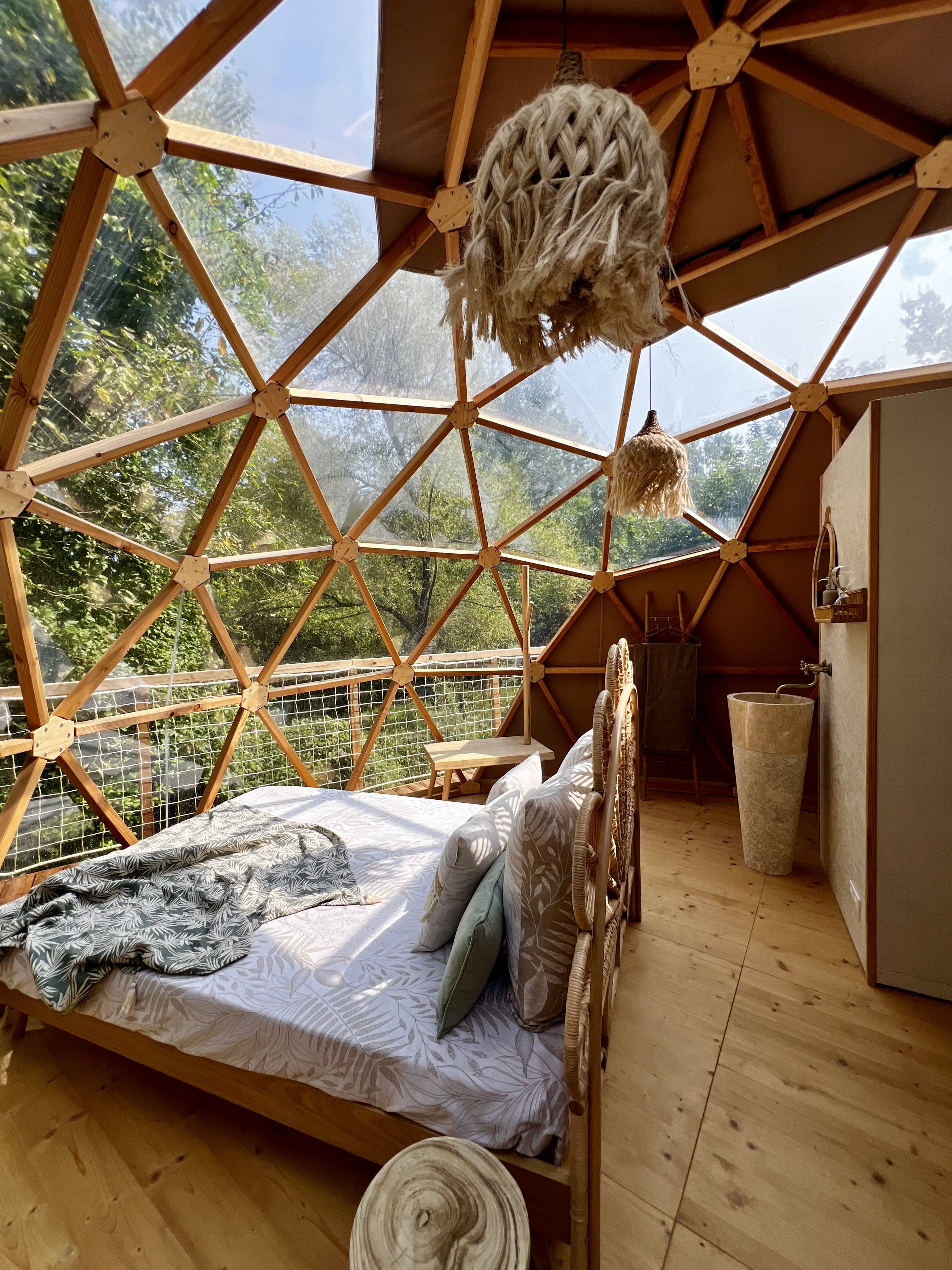 Dôme Guatape avec jacuzzi — Dôme romantique à Seine-et-Marne à Serris — environnement naturel
