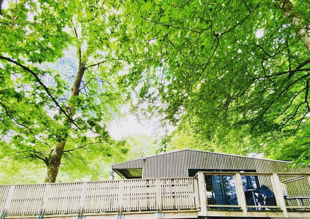 Chalet-Lodge romantique avec spa privatif en Basse-Normandie à Saint-Sever-Calvados — vue intérieure
