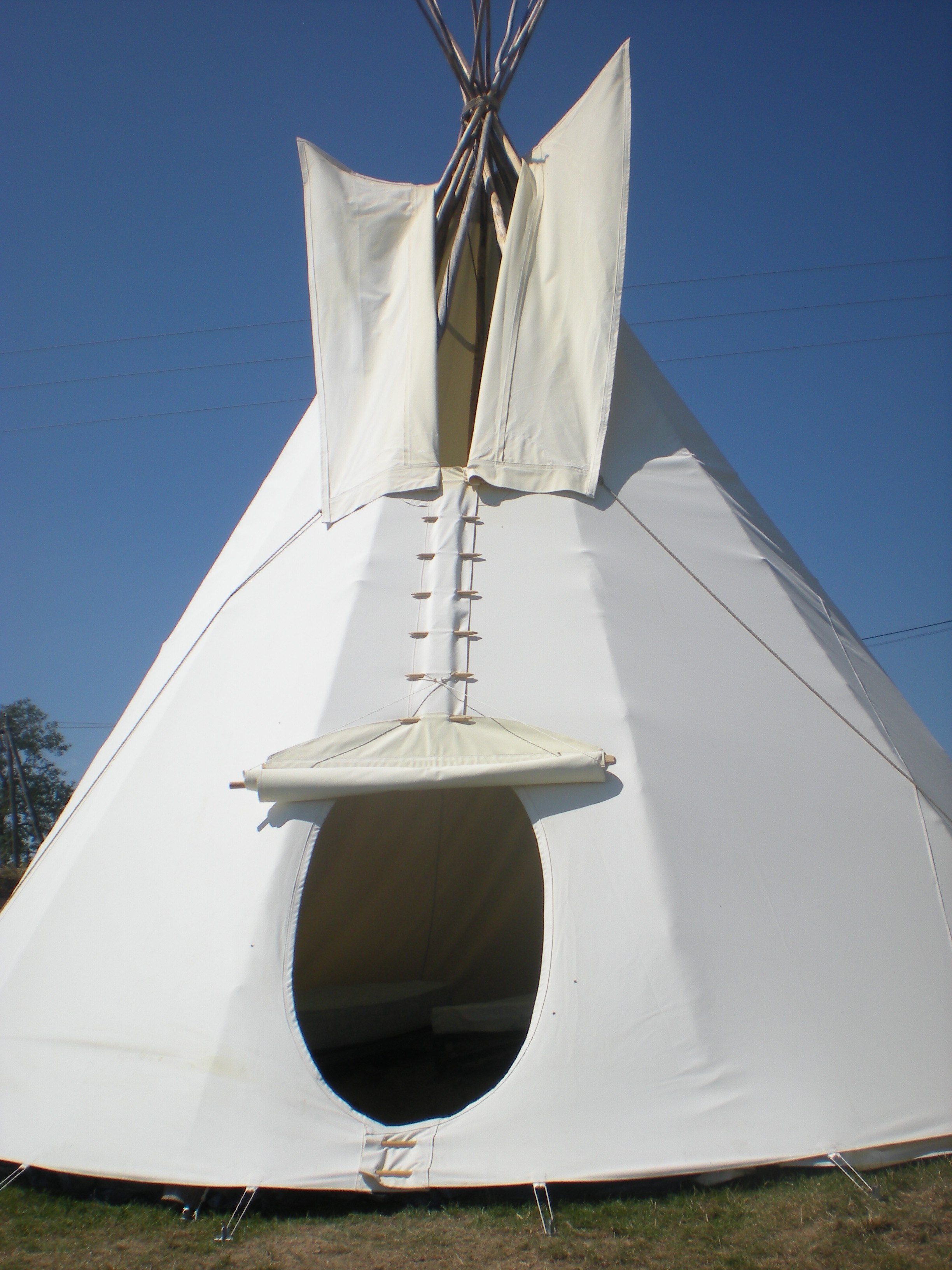 Tipi Apache — Nuit insolite à Longessaigne dans le Rhône à Longessaigne — vue intérieure