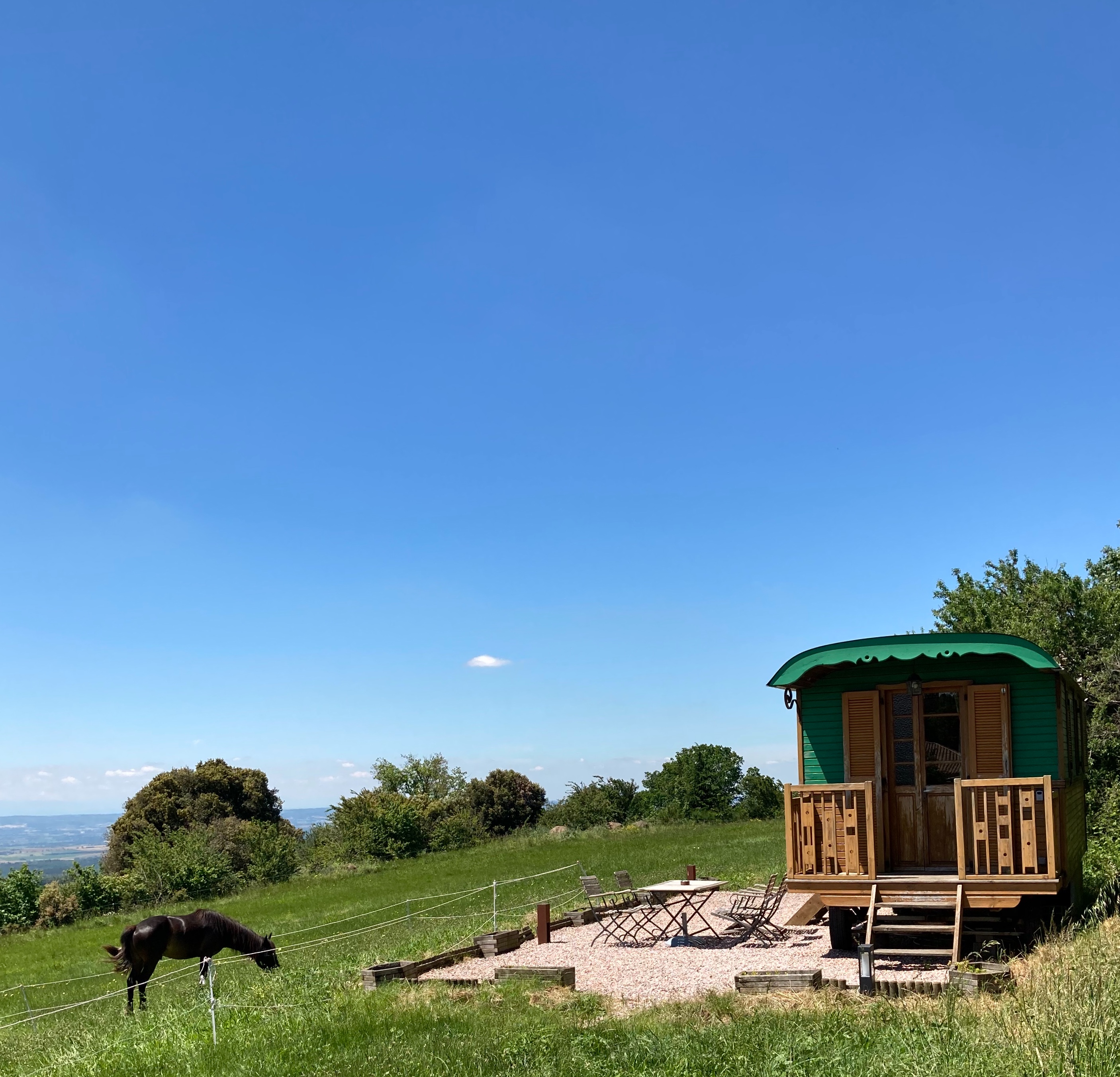 La Roulotte de Campras : une escapade en pleine nature à Saissac — espace de vie
