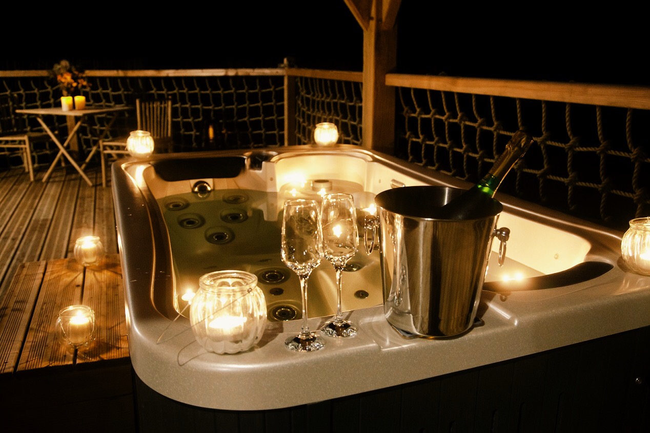 Évasion romantique dans une cabane château avec spa et sauna à Beaumontois En Perigord — salle de bain